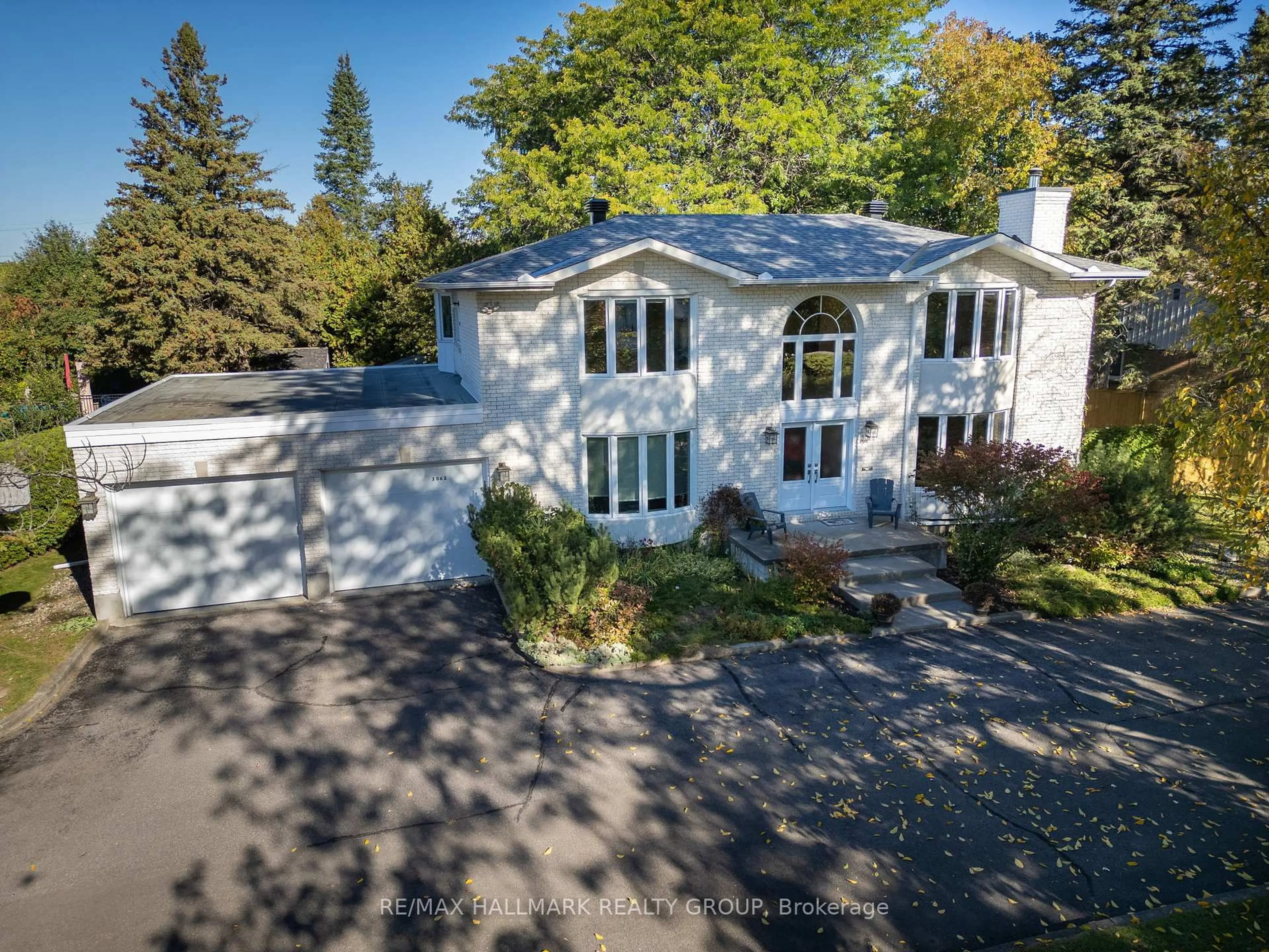 A pic from outside/outdoor area/front of a property/back of a property/a pic from drone, street for 3062 Upper Otterson Pl, Ottawa Ontario K1V 7B6