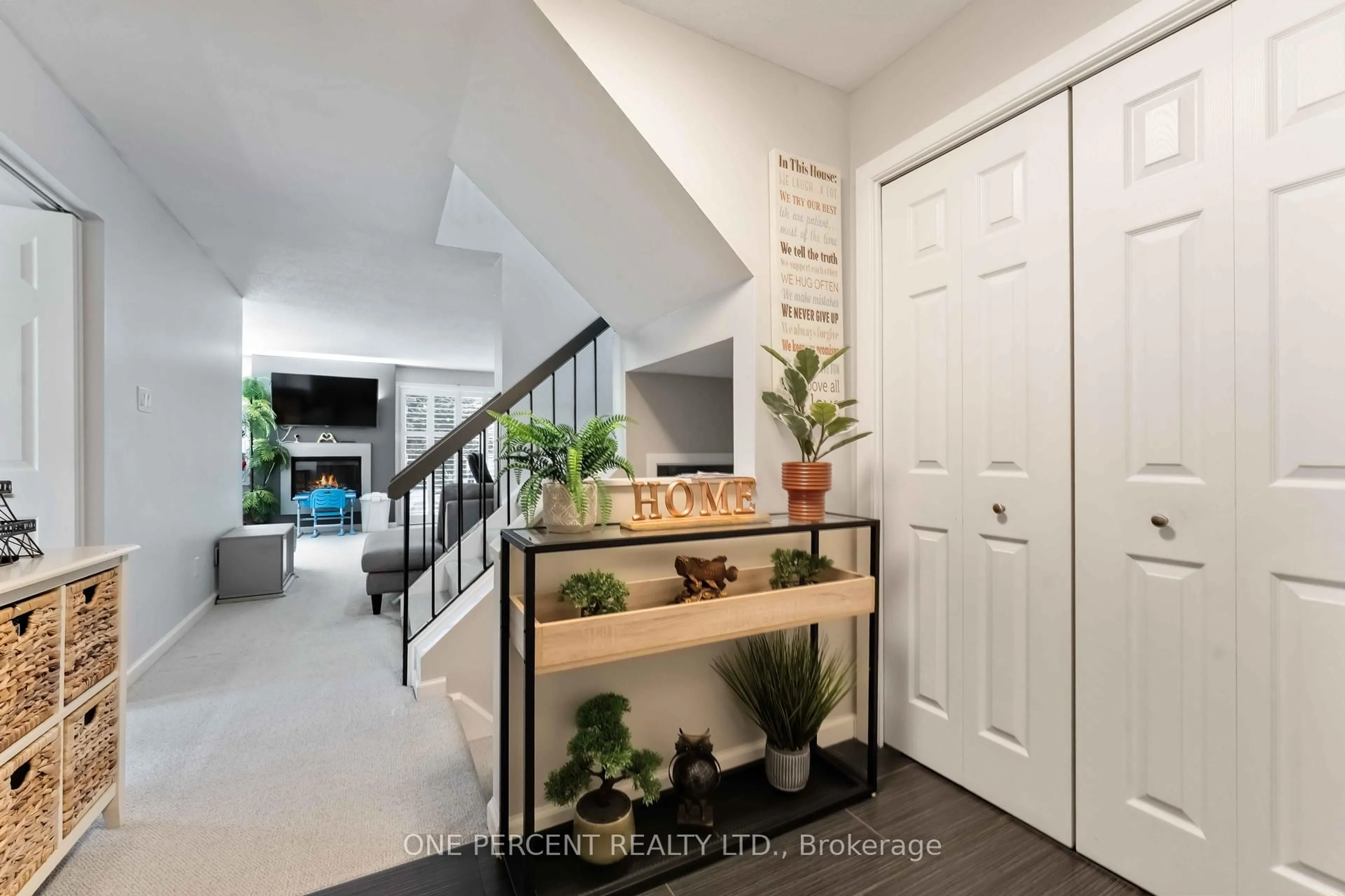 Indoor entryway for 710 Coronation Ave #56, Ottawa Ontario K1G 4G7