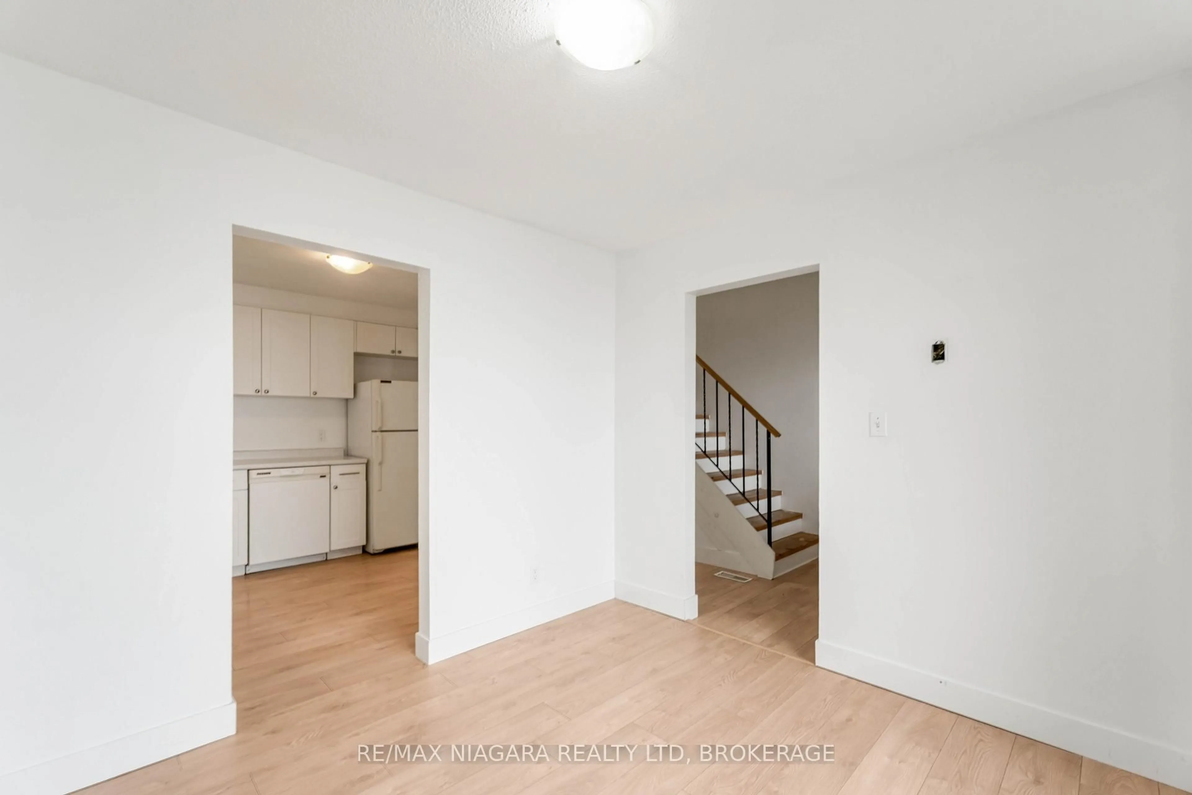 A pic of a room for 100 Brownleigh Ave #112, Welland Ontario L3B 5V8