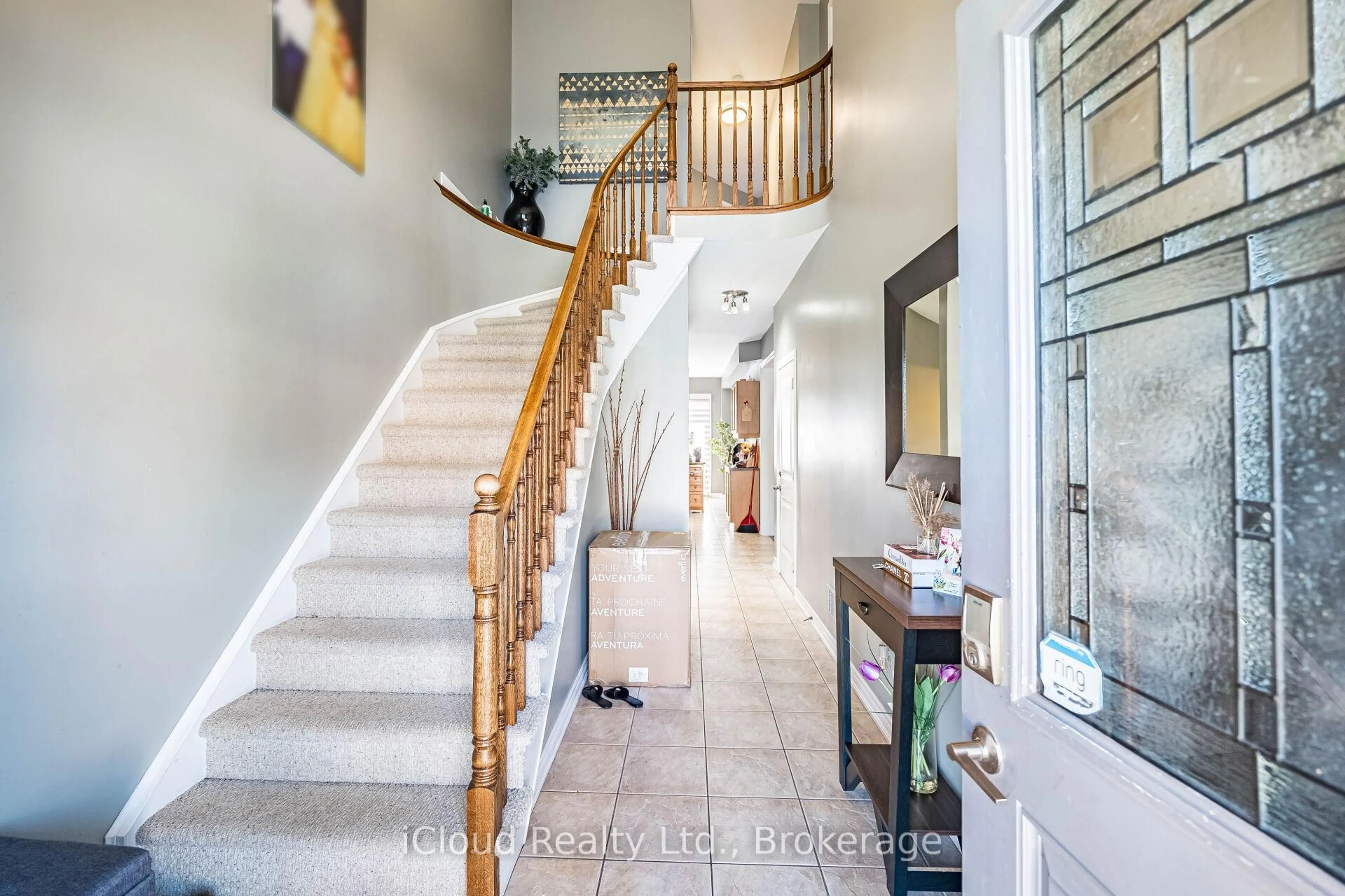 Indoor entryway for 45 Seabreeze Cres #20, Hamilton Ontario L8E 0G1