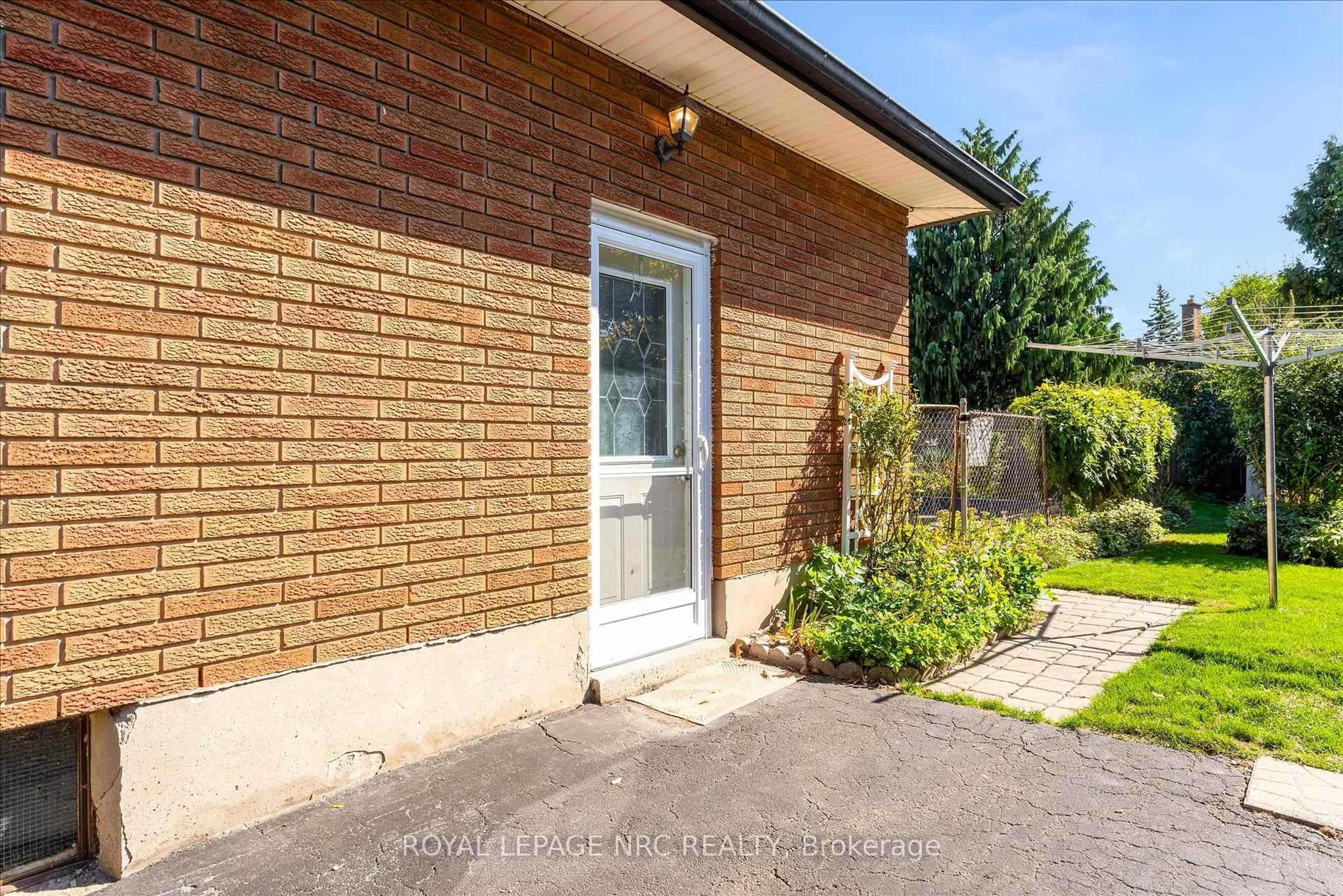 Home with brick exterior material, street for 59 Croydon Dr, St. Catharines Ontario L2M 1J6