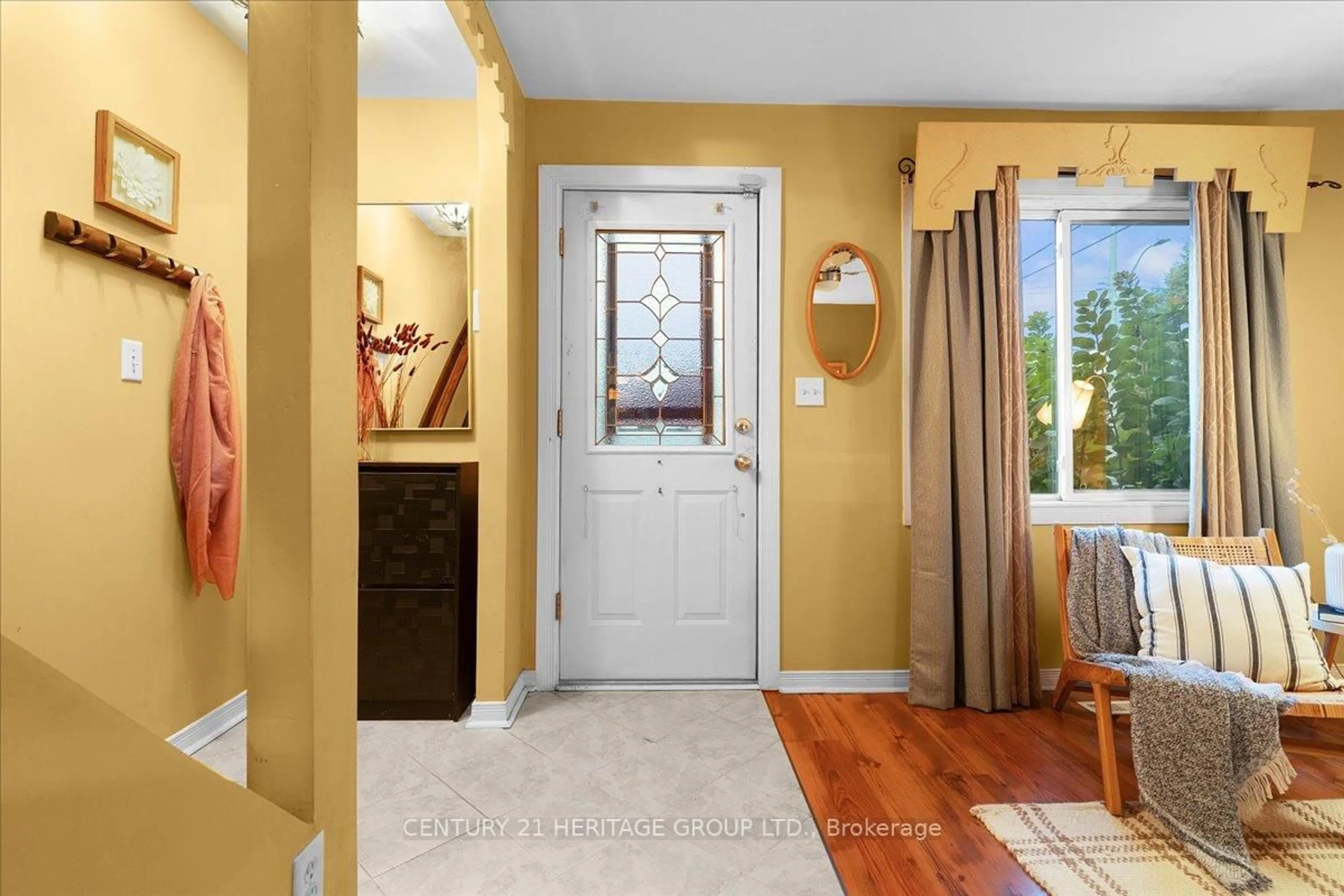 Indoor entryway for 732 Tate Ave, Hamilton Ontario L8H 6L7