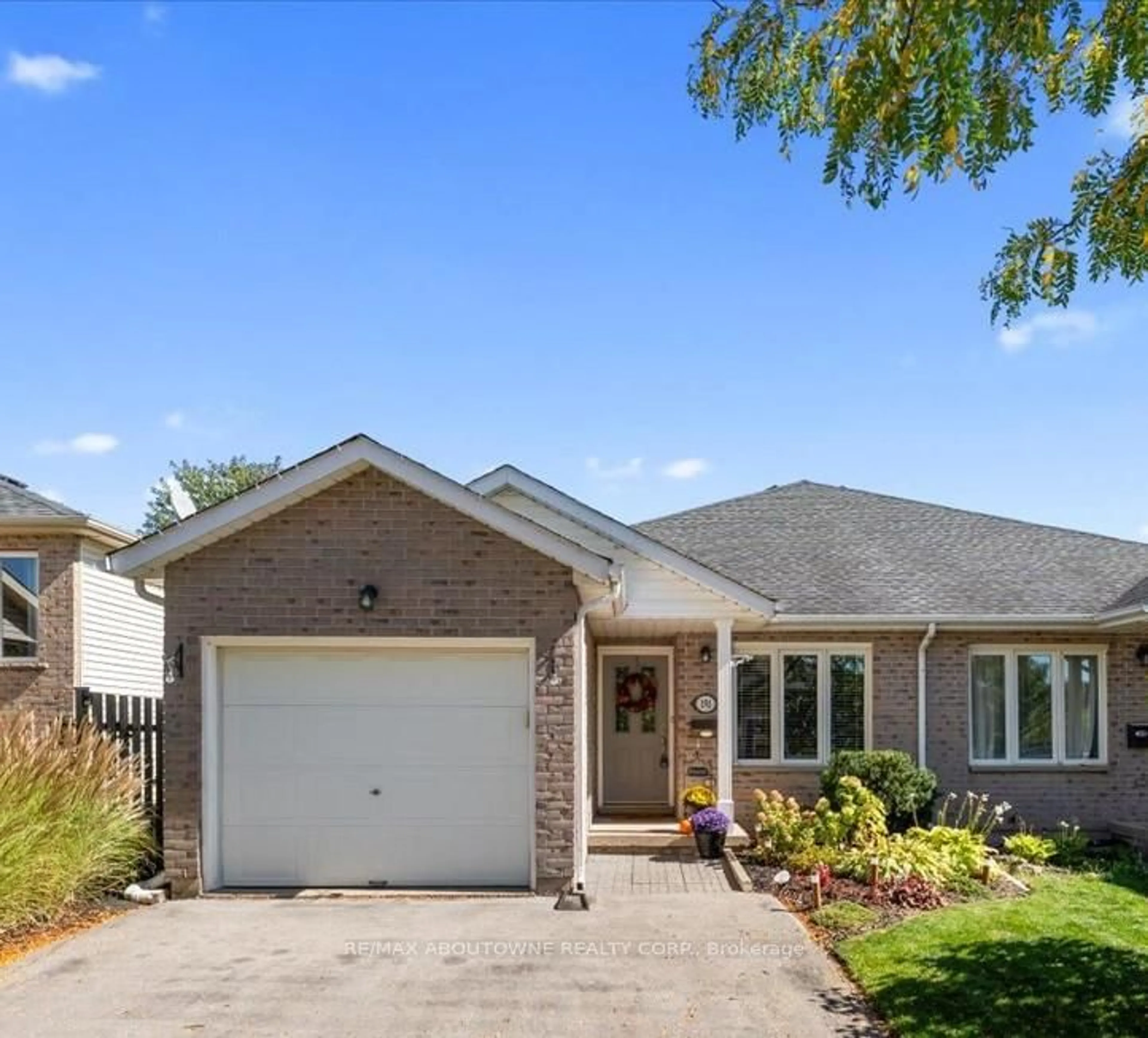 Home with brick exterior material, street for 191 Autumn Cres, Welland Ontario L3C 7K2