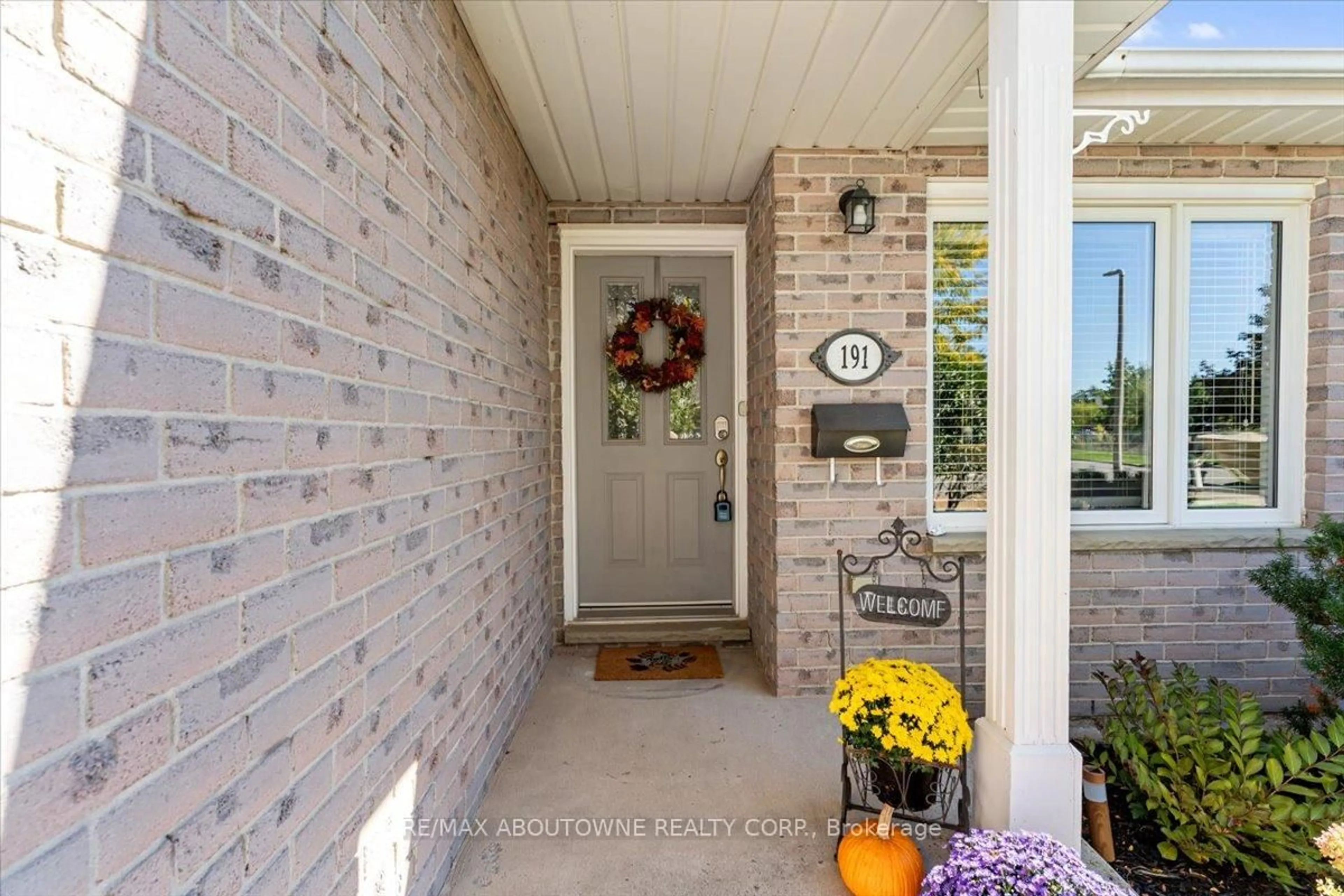 Indoor entryway for 191 Autumn Cres, Welland Ontario L3C 7K2