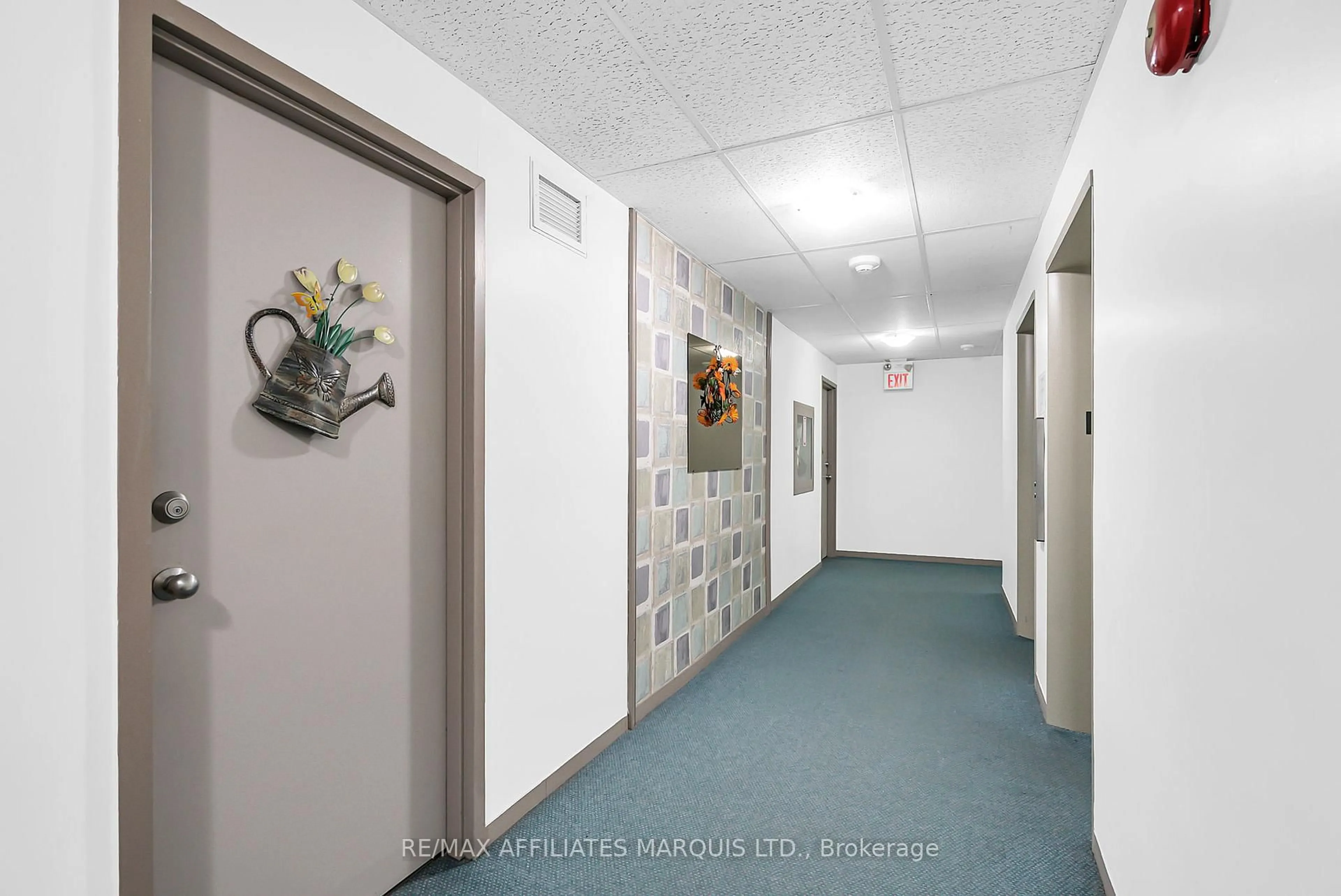 Indoor foyer for 308 Second St #302, Cornwall Ontario K6H 1Z1