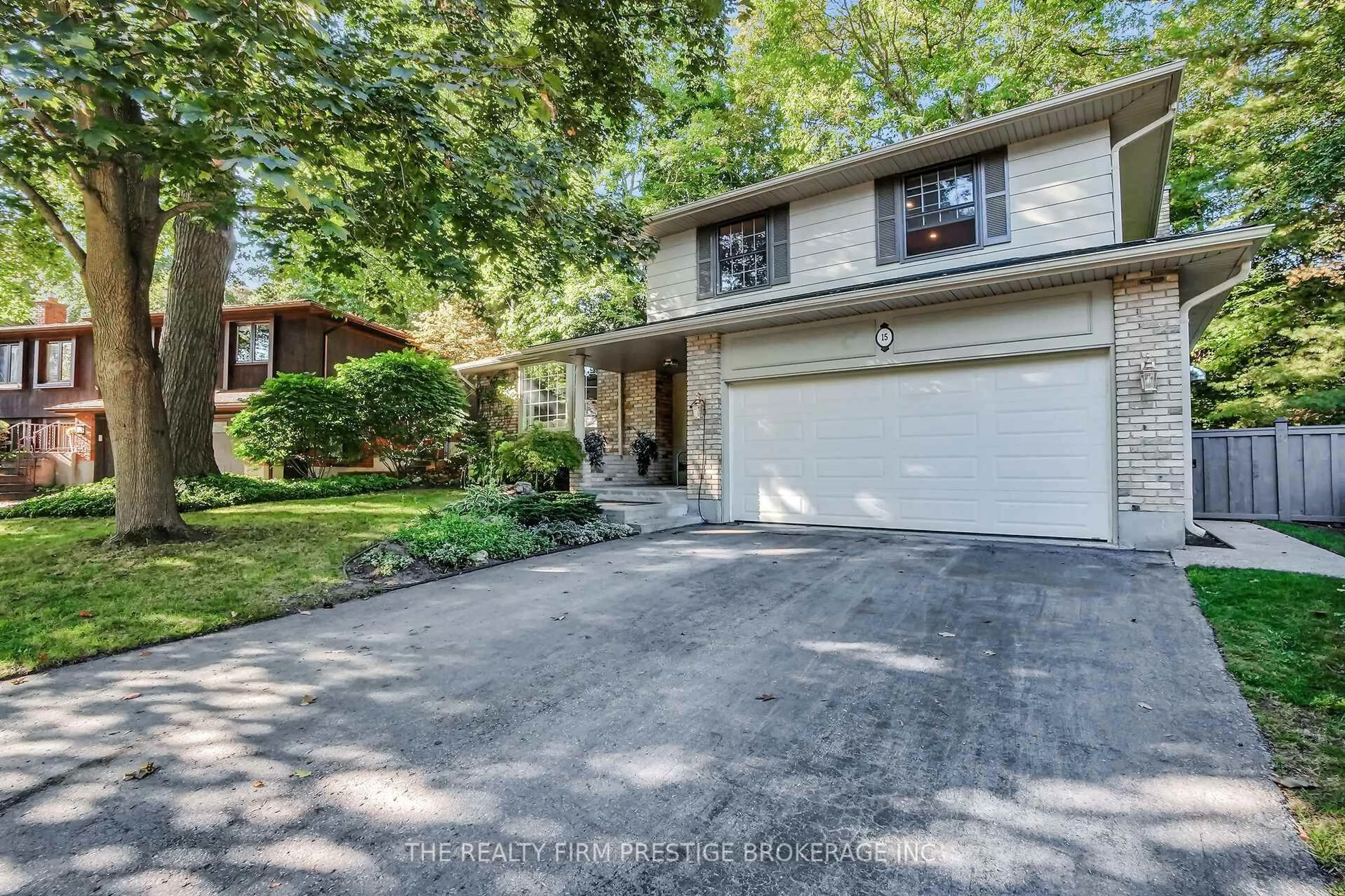 Home with vinyl exterior material, street for 15 Rockford Cres, London South Ontario N6K 3B5