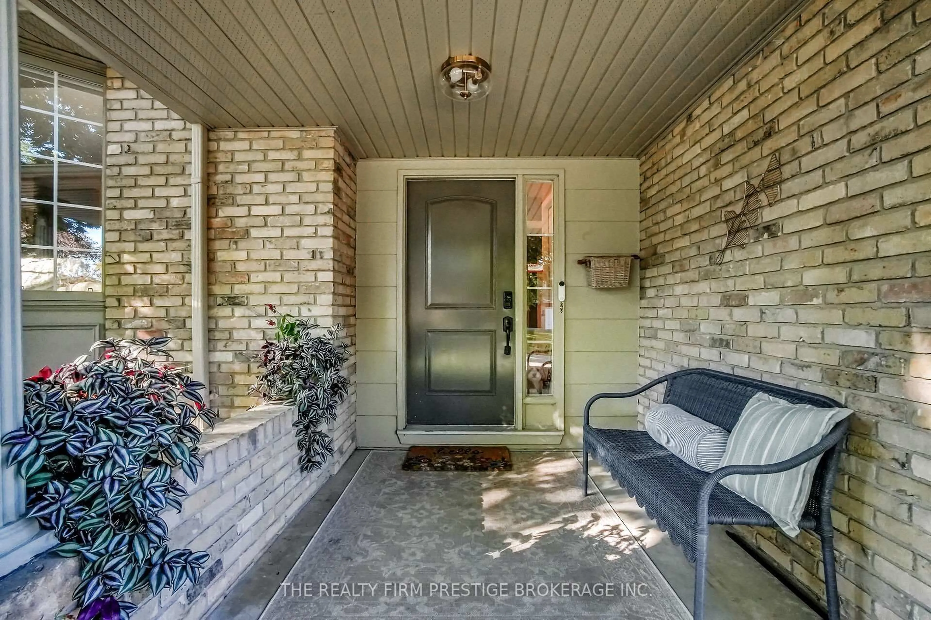 Indoor entryway for 15 Rockford Cres, London South Ontario N6K 3B5