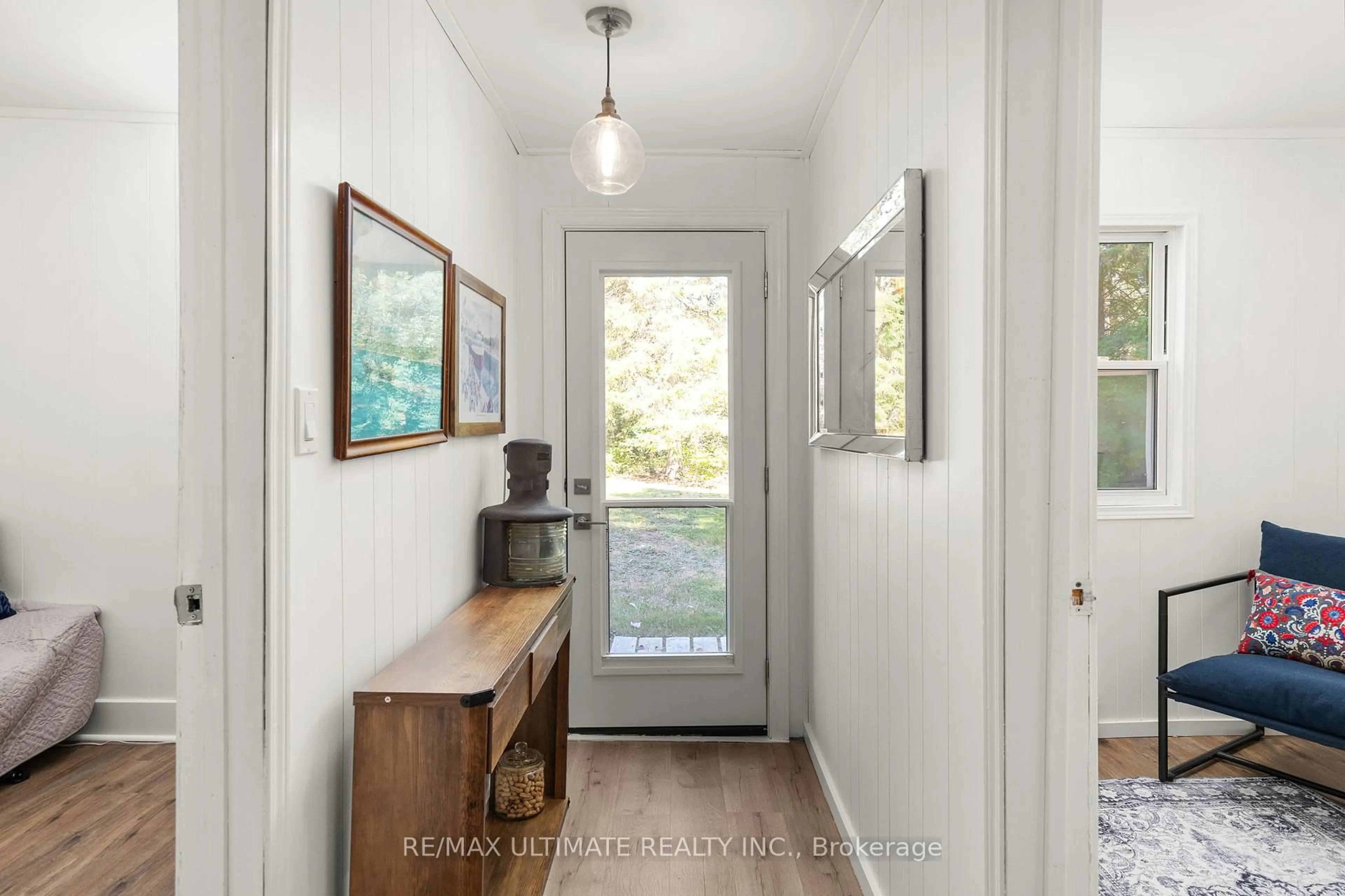 Indoor entryway for 328 Muskoka Rd 10 Rd, Huntsville Ontario P0B 1L0