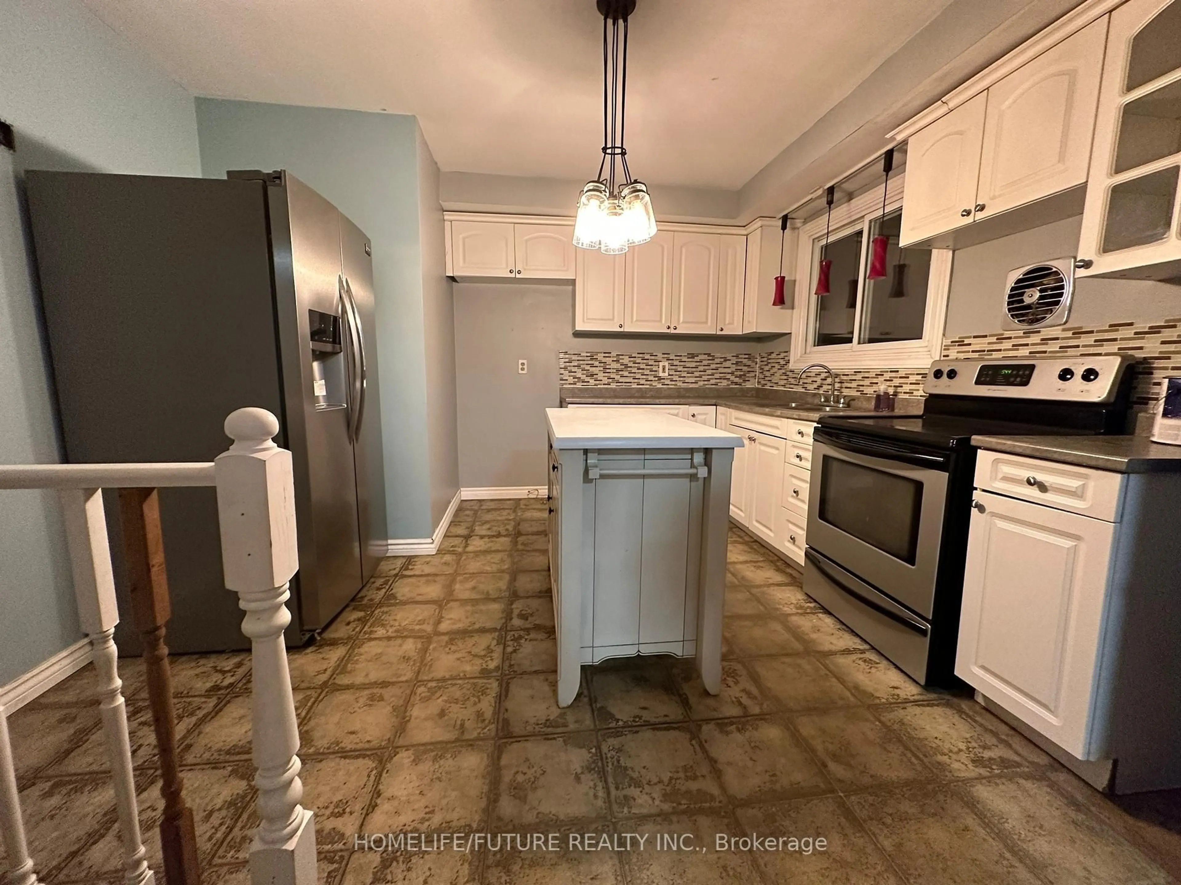 Open concept kitchen, ceramic/tile floor for 80 Poplar St, Belleville Ontario K8P 4J4