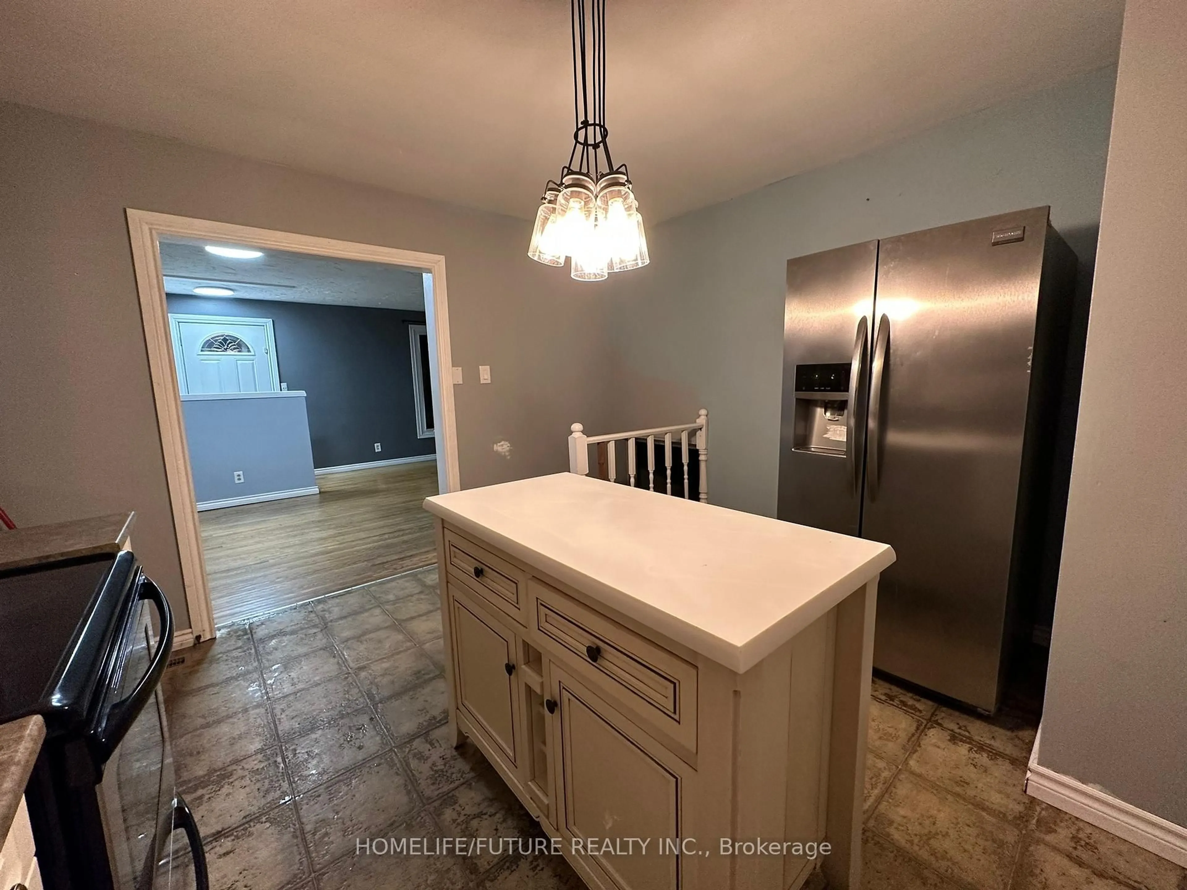 Open concept kitchen, ceramic/tile floor for 80 Poplar St, Belleville Ontario K8P 4J4