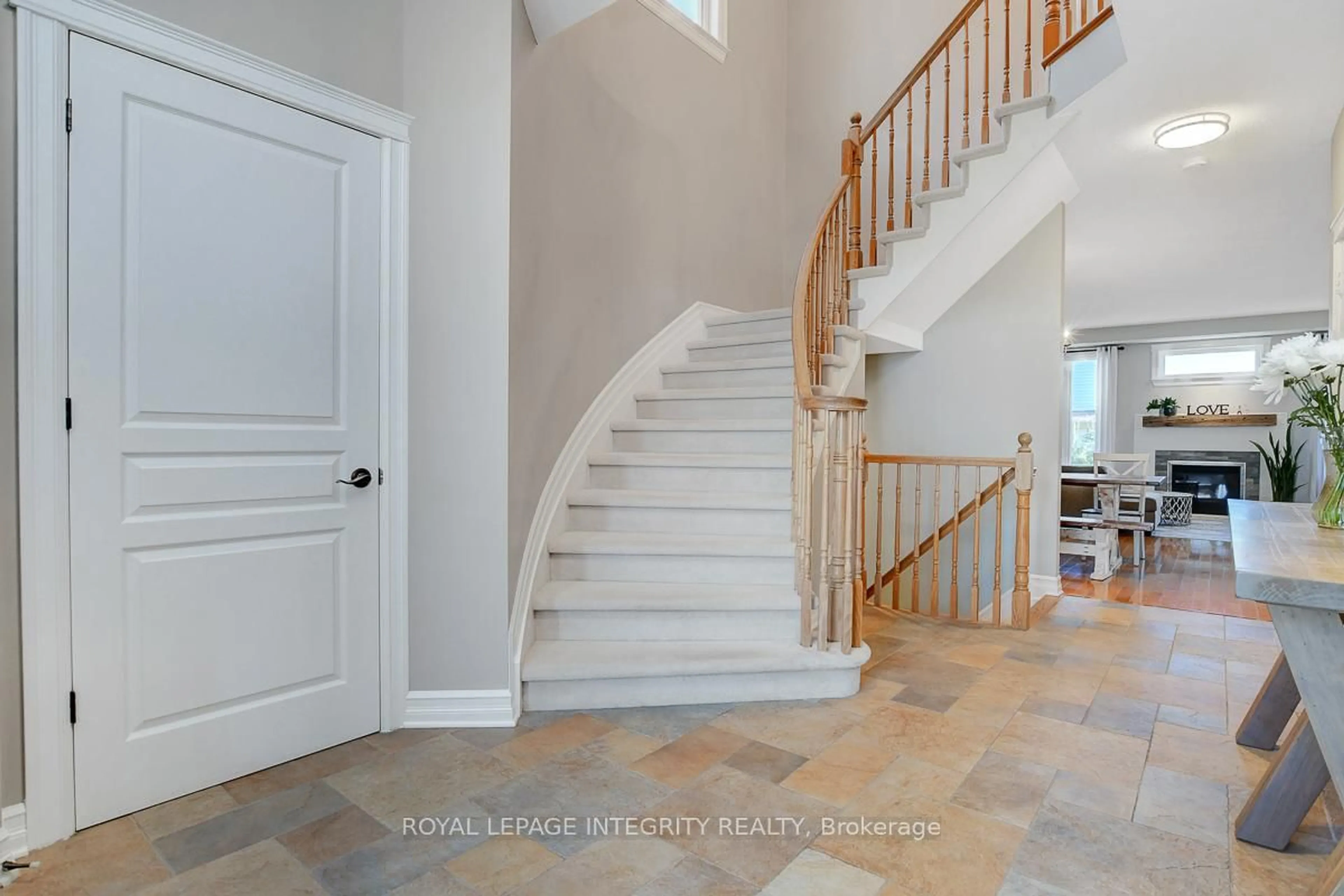 Indoor entryway for 165 Saltspring Private, Kanata Ontario K2M 0B1