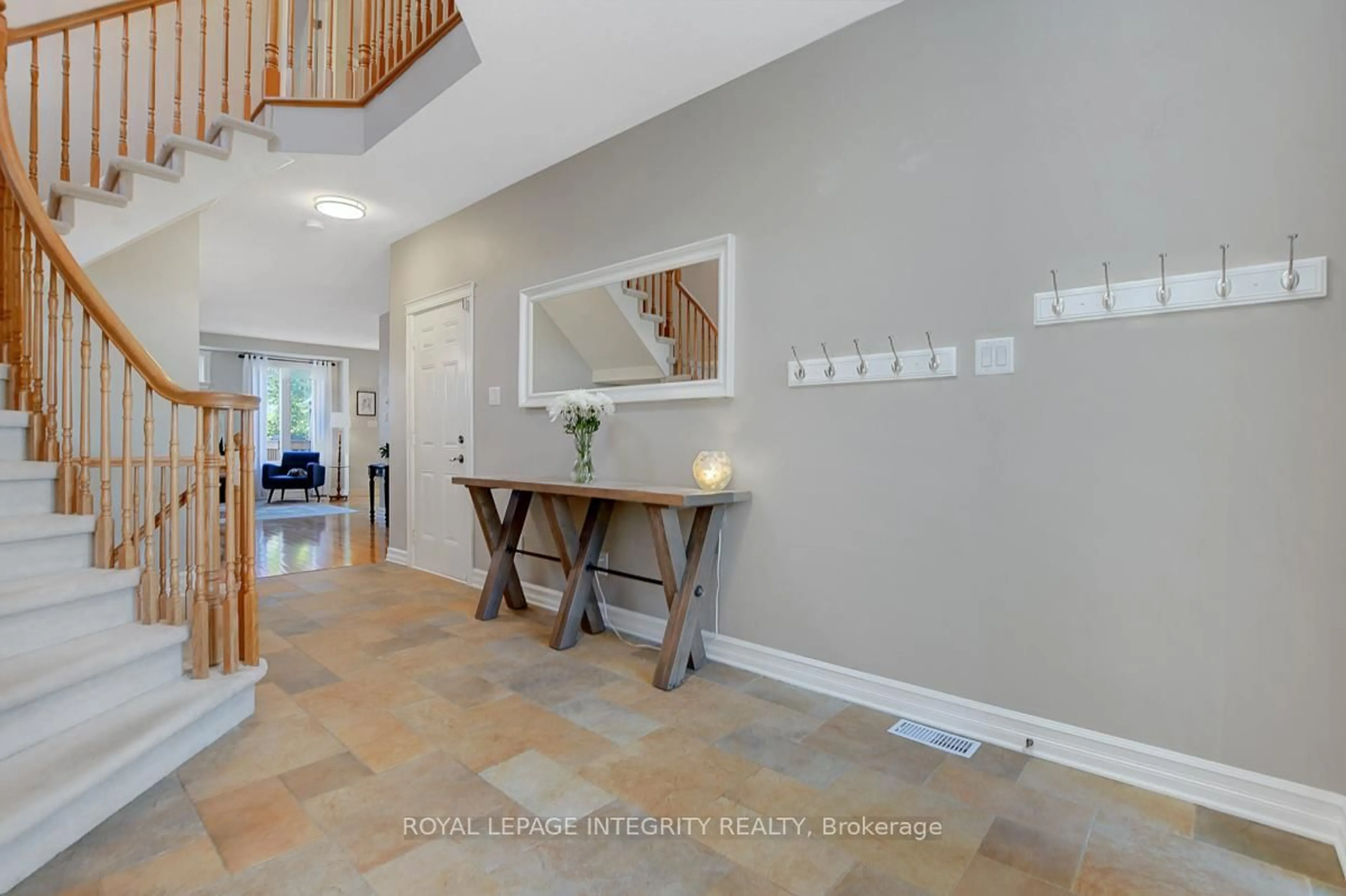 Indoor entryway for 165 Saltspring Private, Kanata Ontario K2M 0B1