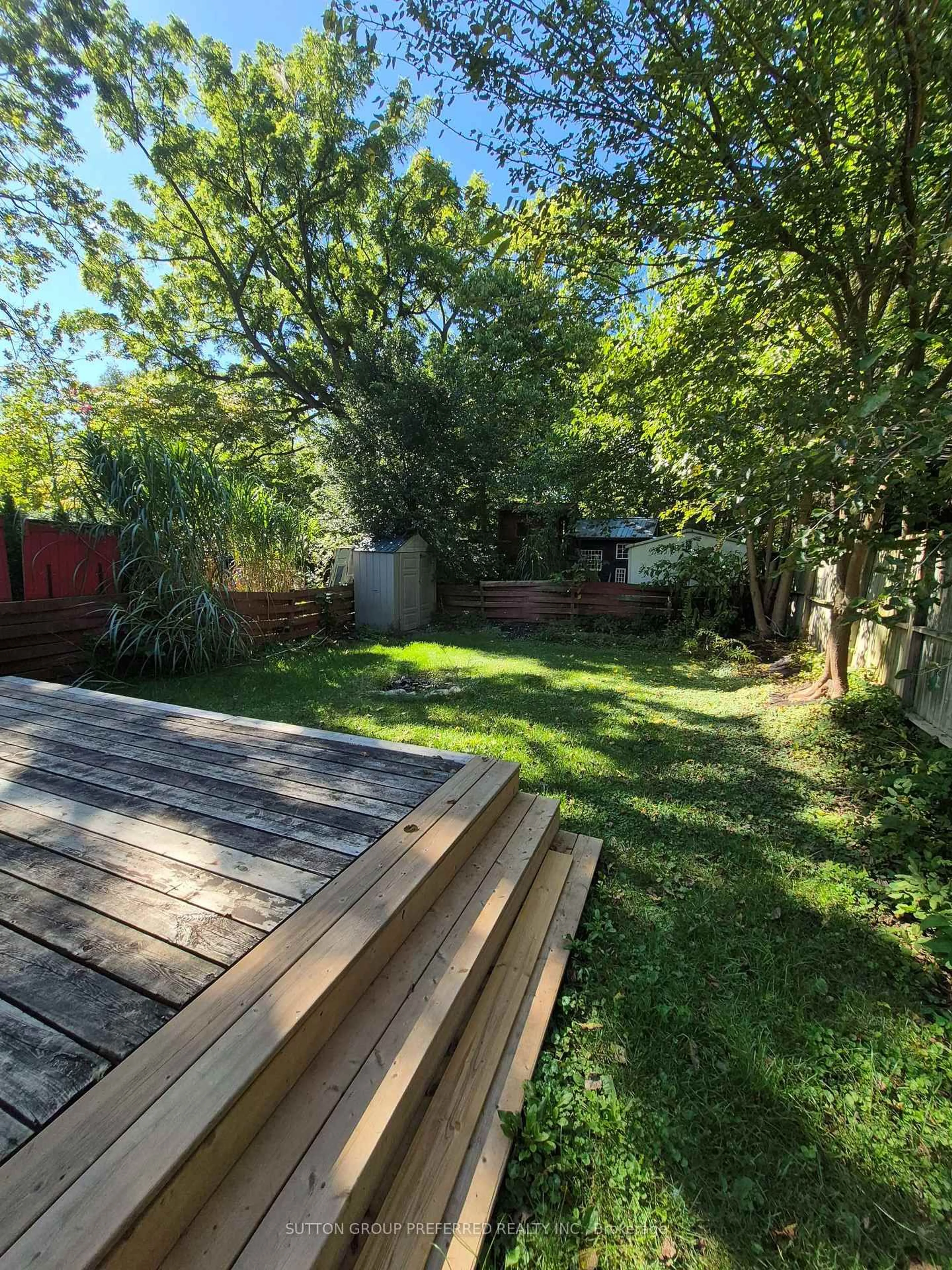 A pic from outside/outdoor area/front of a property/back of a property/a pic from drone, forest/trees view for 863 Colborne St, London East Ontario N6A 4A1