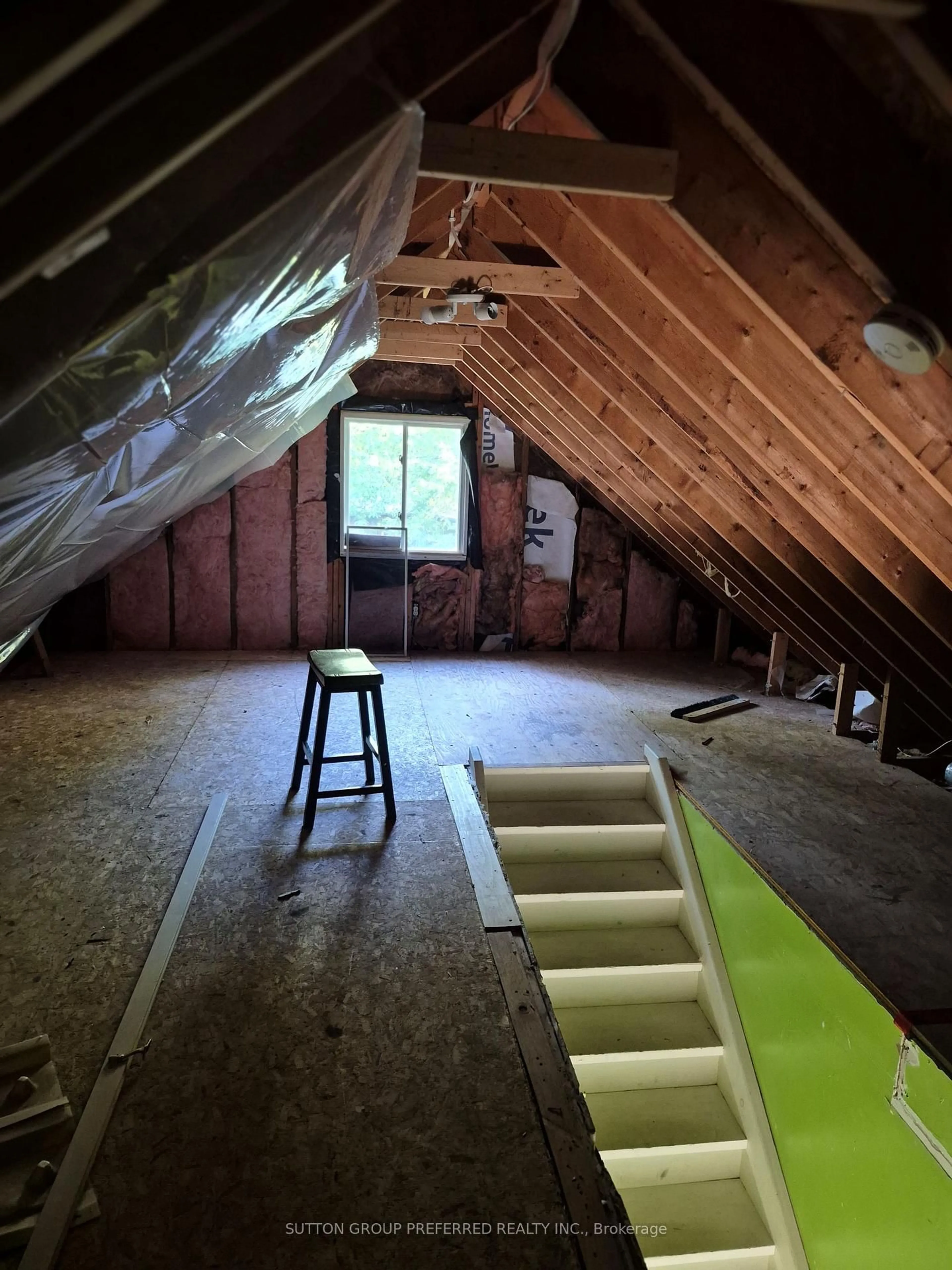 A pic of a room for 863 Colborne St, London East Ontario N6A 4A1