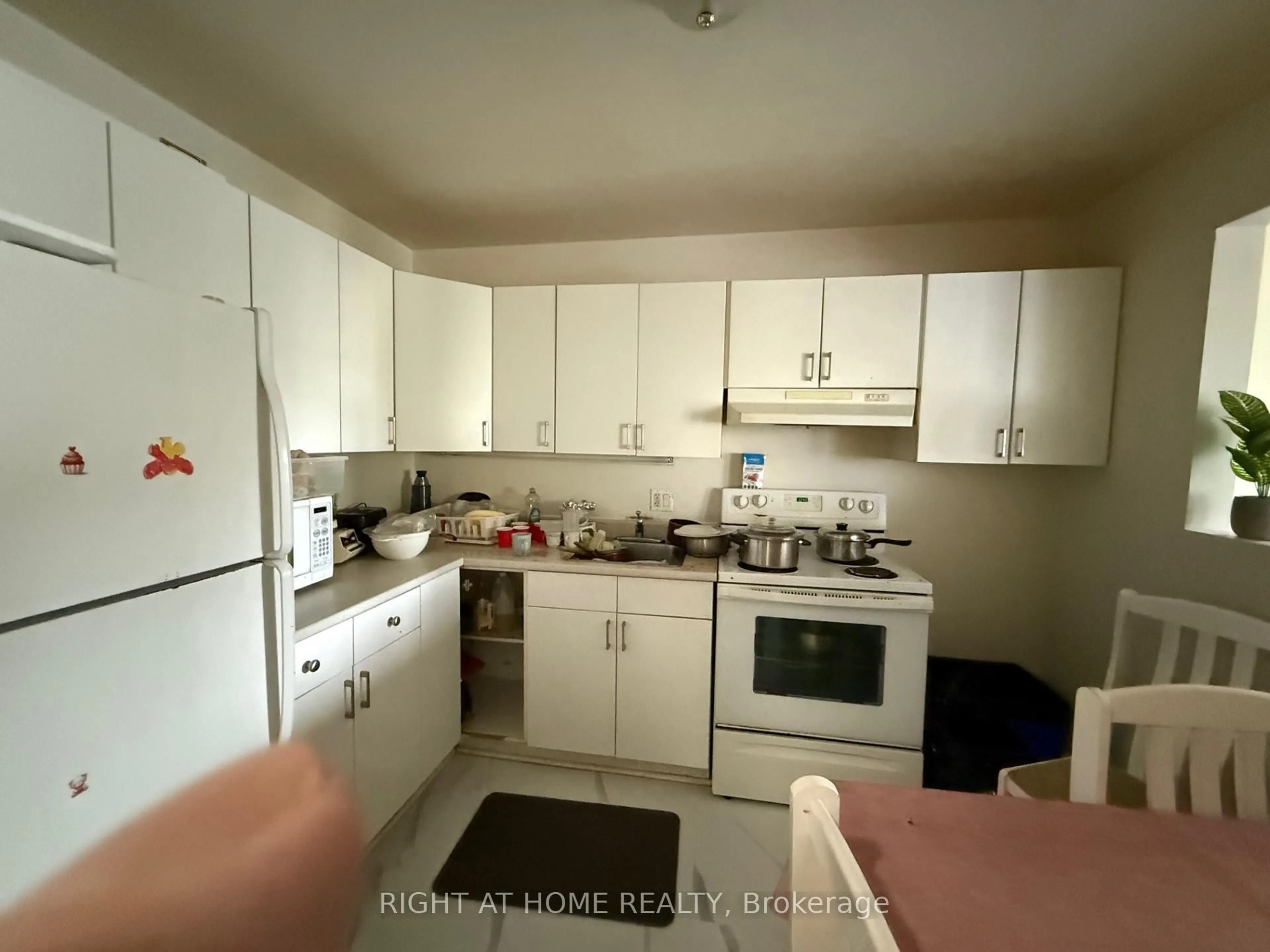 Standard kitchen, unknown for 3415 Uplands Dr #5, Ottawa Ontario K1V 9N3
