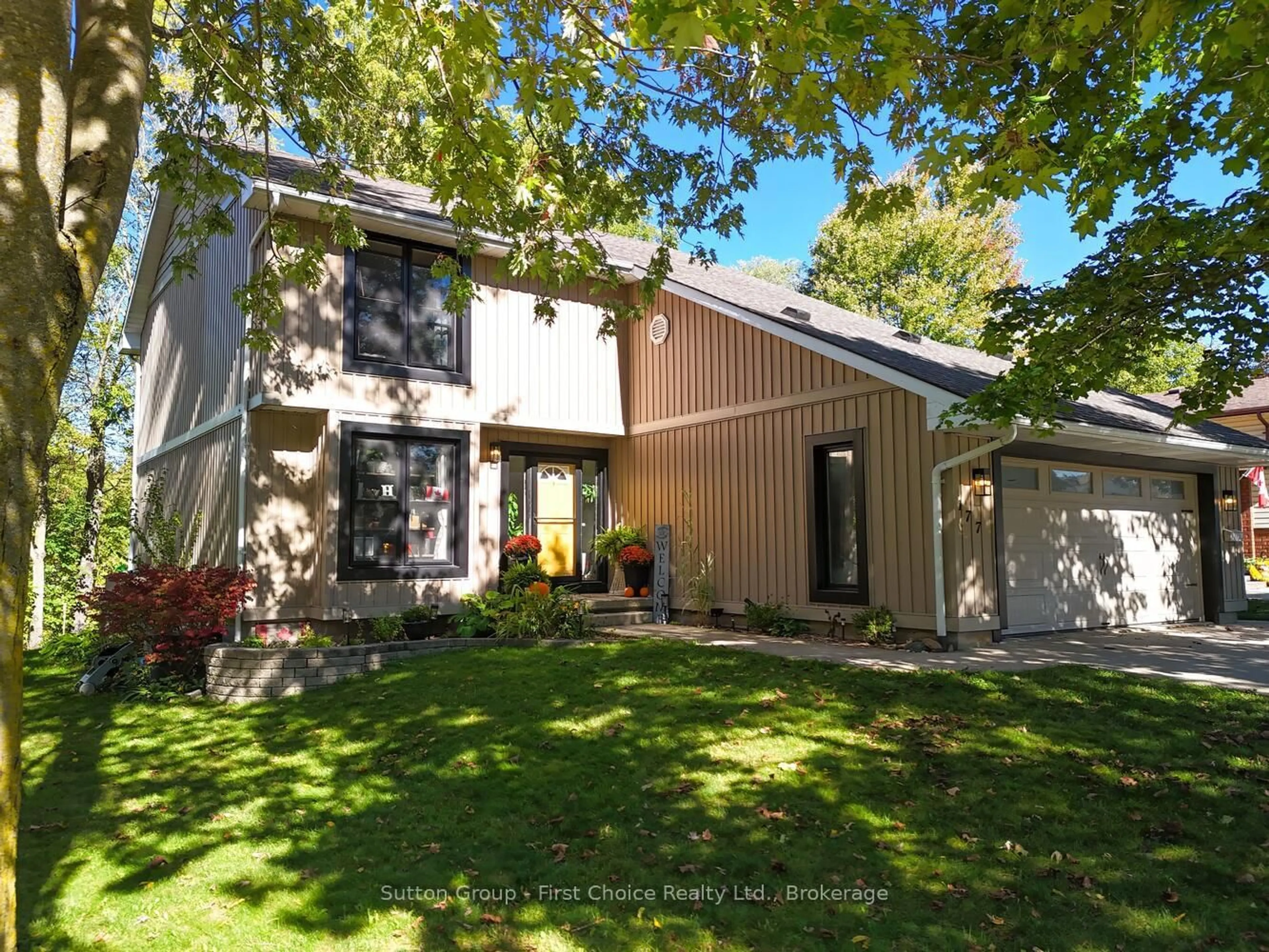 A pic from outside/outdoor area/front of a property/back of a property/a pic from drone, street for 177 Toronto St, West Perth Ontario N0K 1N0