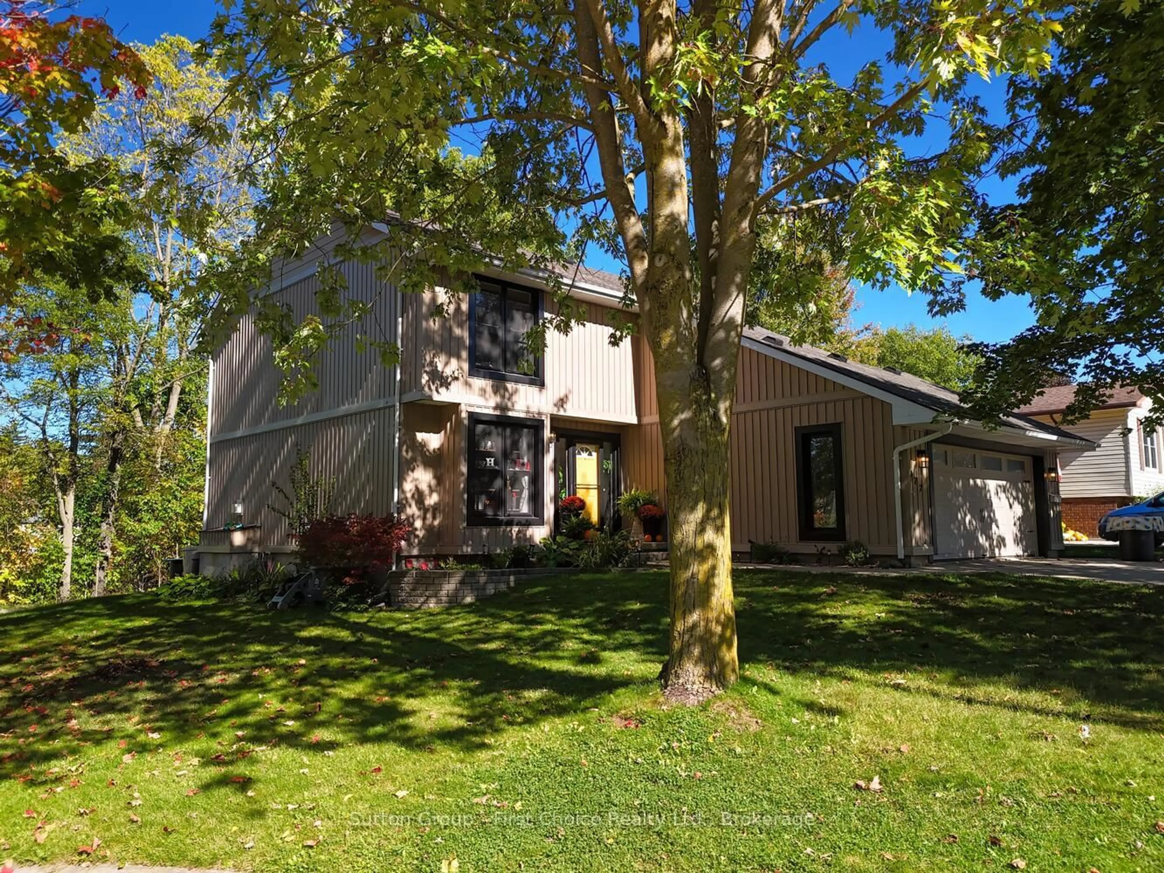 A pic from outside/outdoor area/front of a property/back of a property/a pic from drone, street for 177 Toronto St, West Perth Ontario N0K 1N0