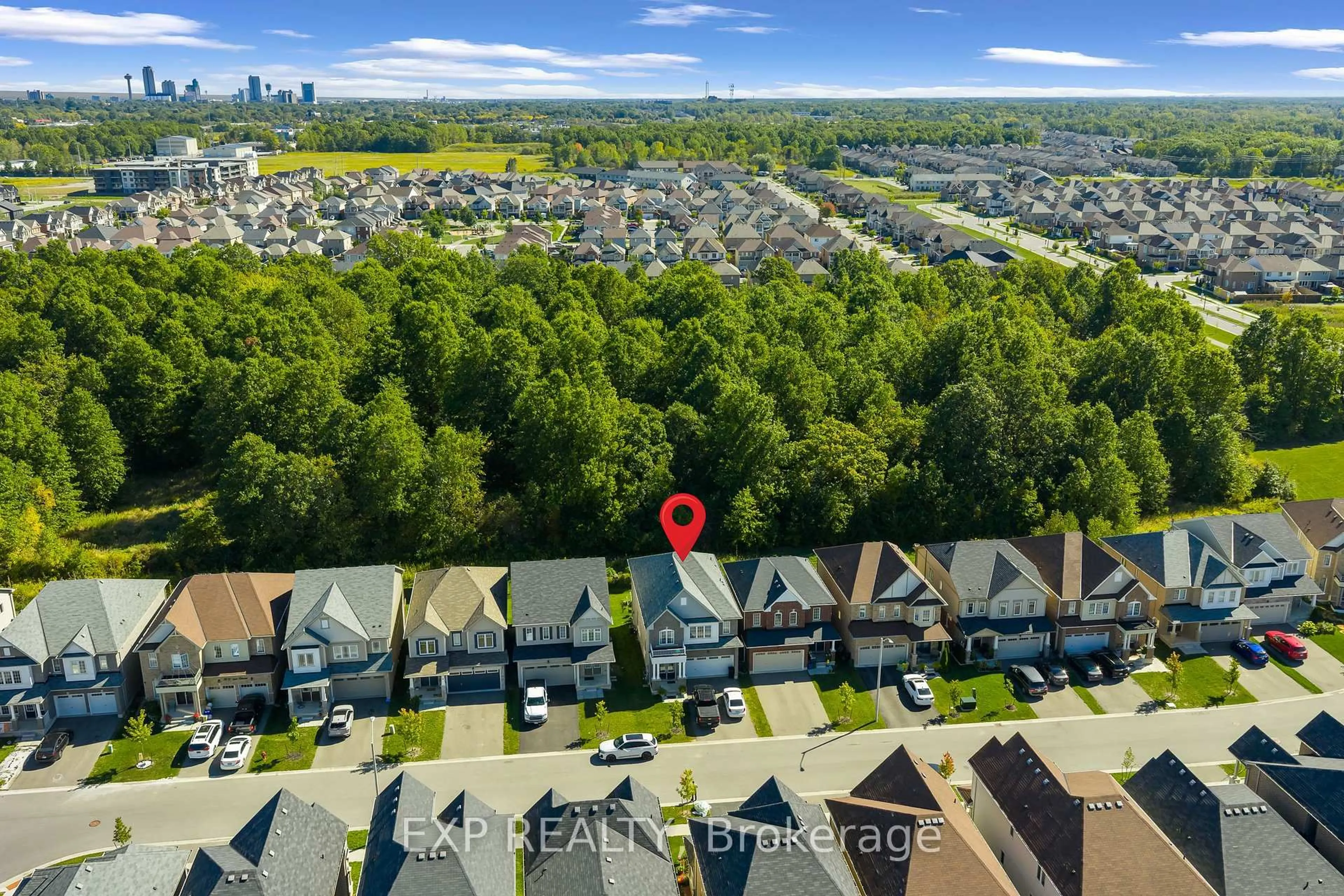 A pic from outside/outdoor area/front of a property/back of a property/a pic from drone, city buildings view from balcony for 7712 Tupelo Cres, Niagara Falls Ontario L2H 3R8