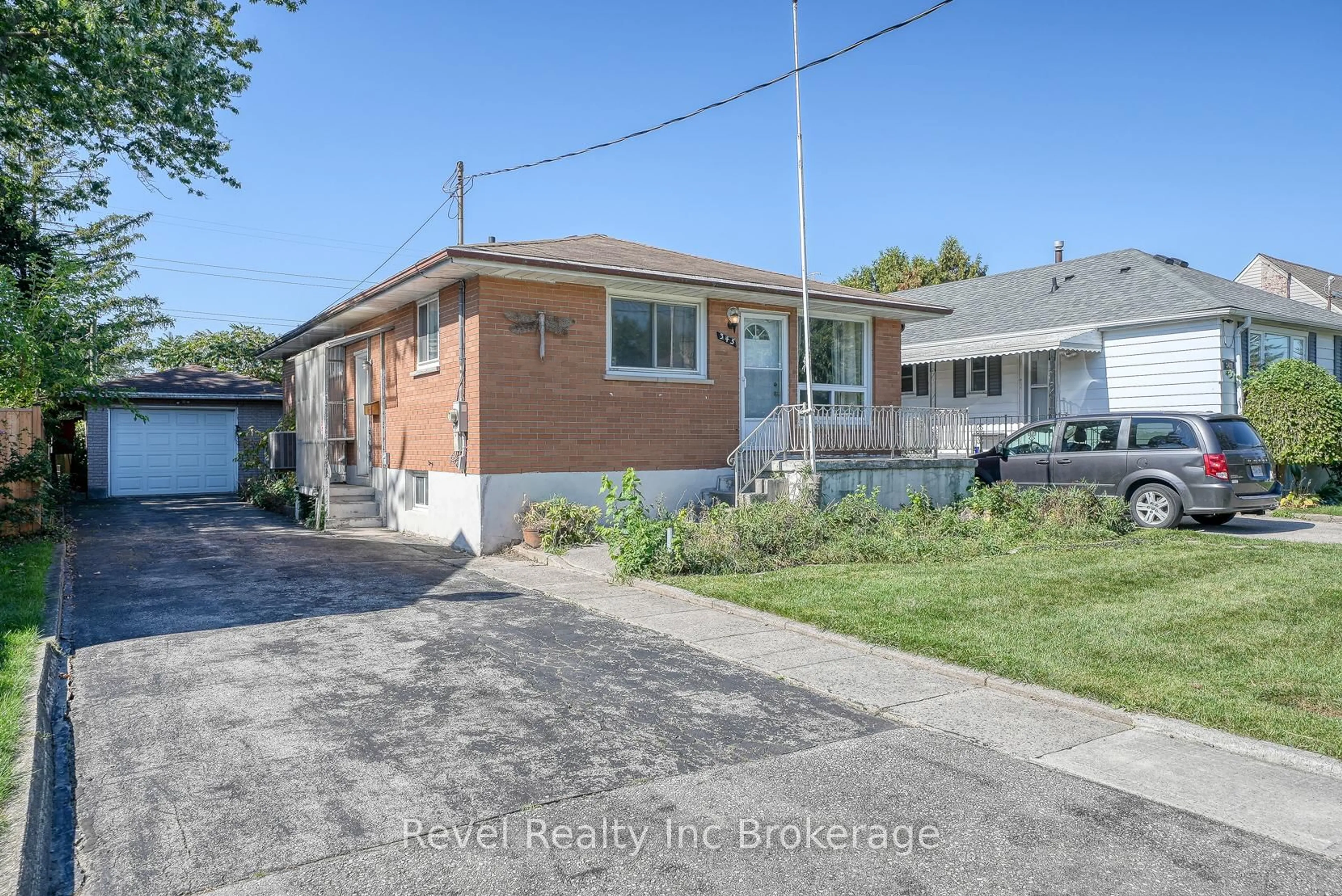 A pic from outside/outdoor area/front of a property/back of a property/a pic from drone, street for 345 Vancouver St, London East Ontario N5W 4S7