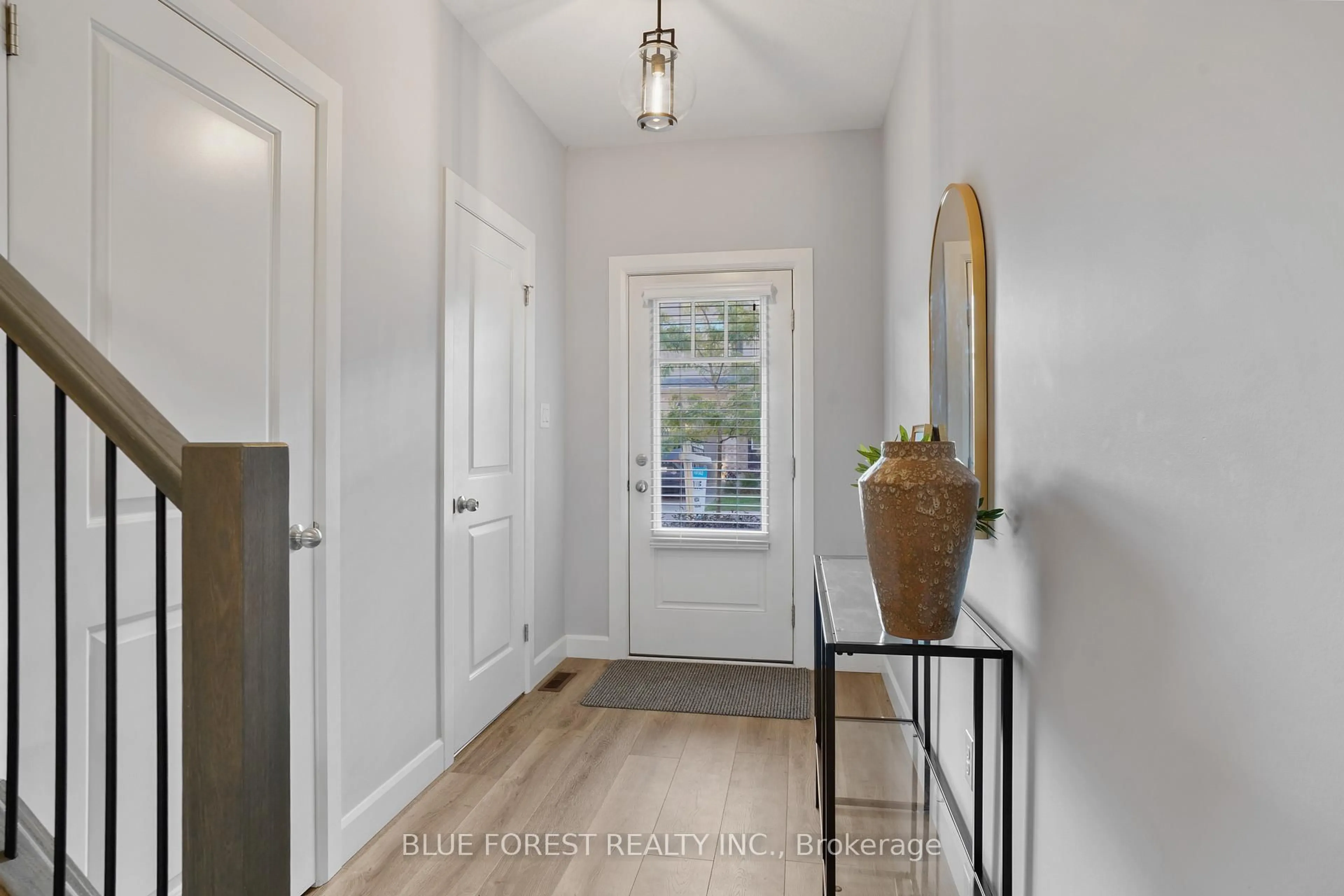 Indoor entryway for 2491 TOKALA Tr #33, London North Ontario N6G 5B4