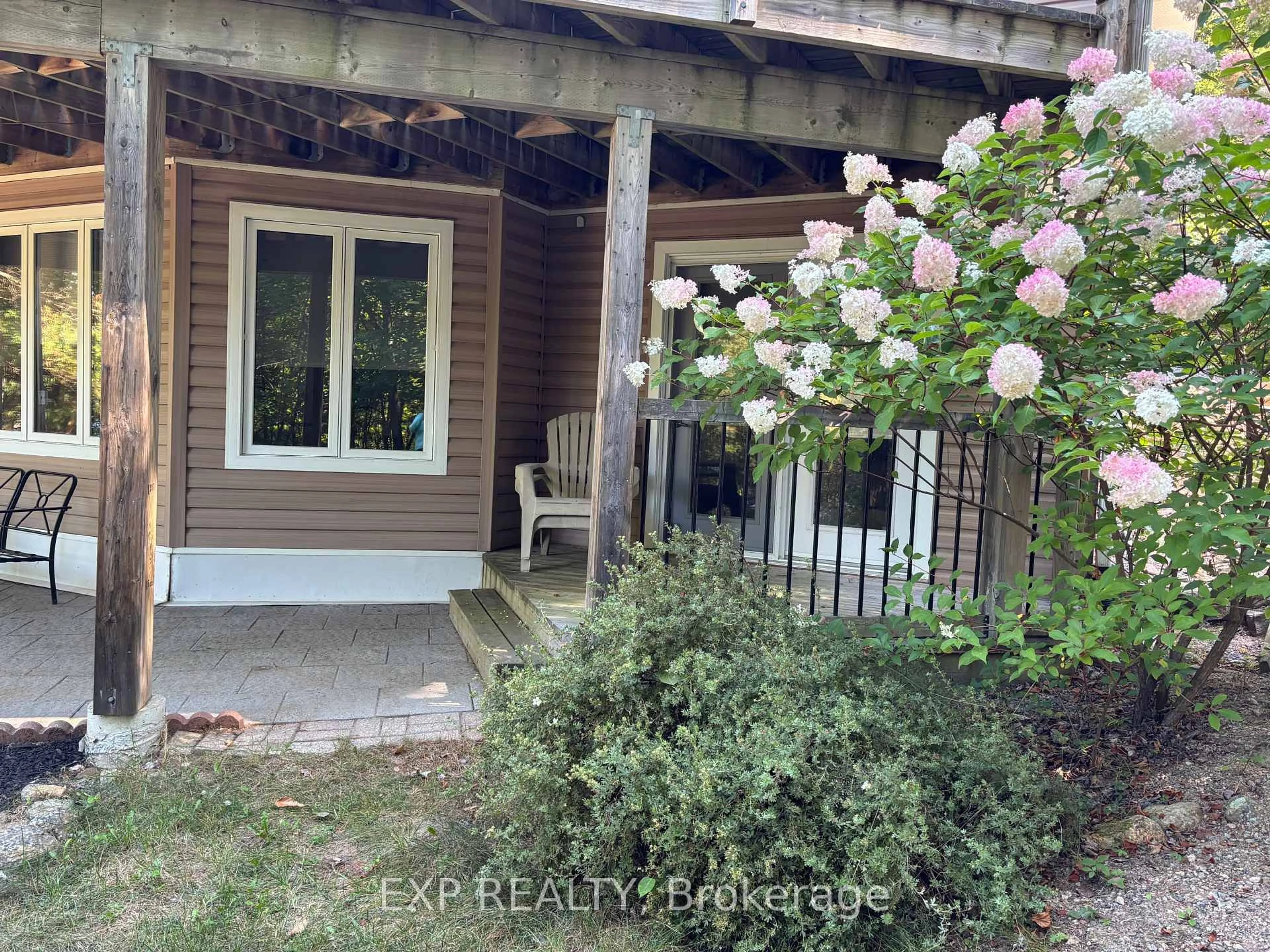 Indoor entryway for 134 Carson Heights Rd, Barry's Bay Ontario K0J 1B0