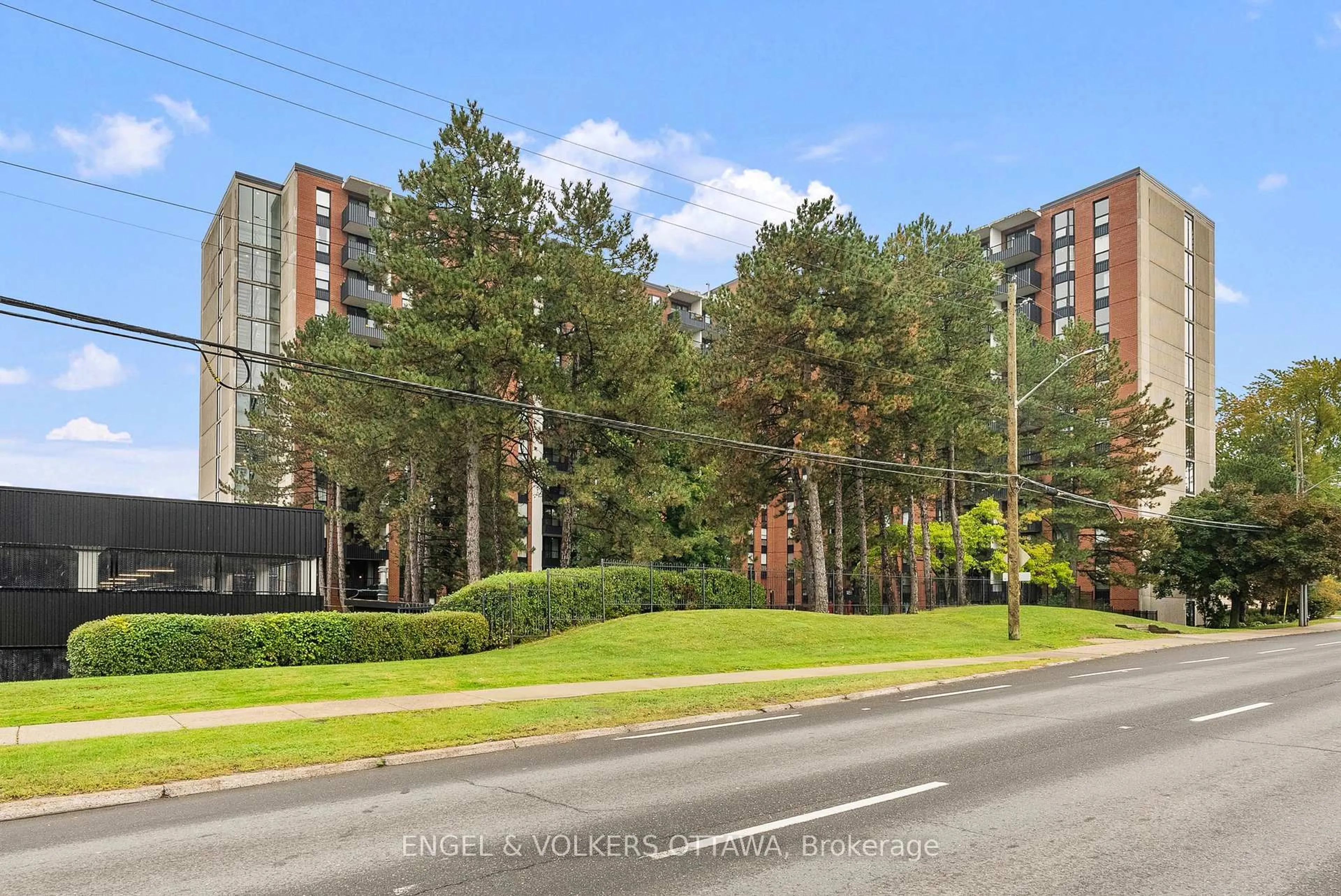 A pic from outside/outdoor area/front of a property/back of a property/a pic from drone, unknown for 2951 Riverside Dr #1006, Ottawa Ontario K1V 8W6