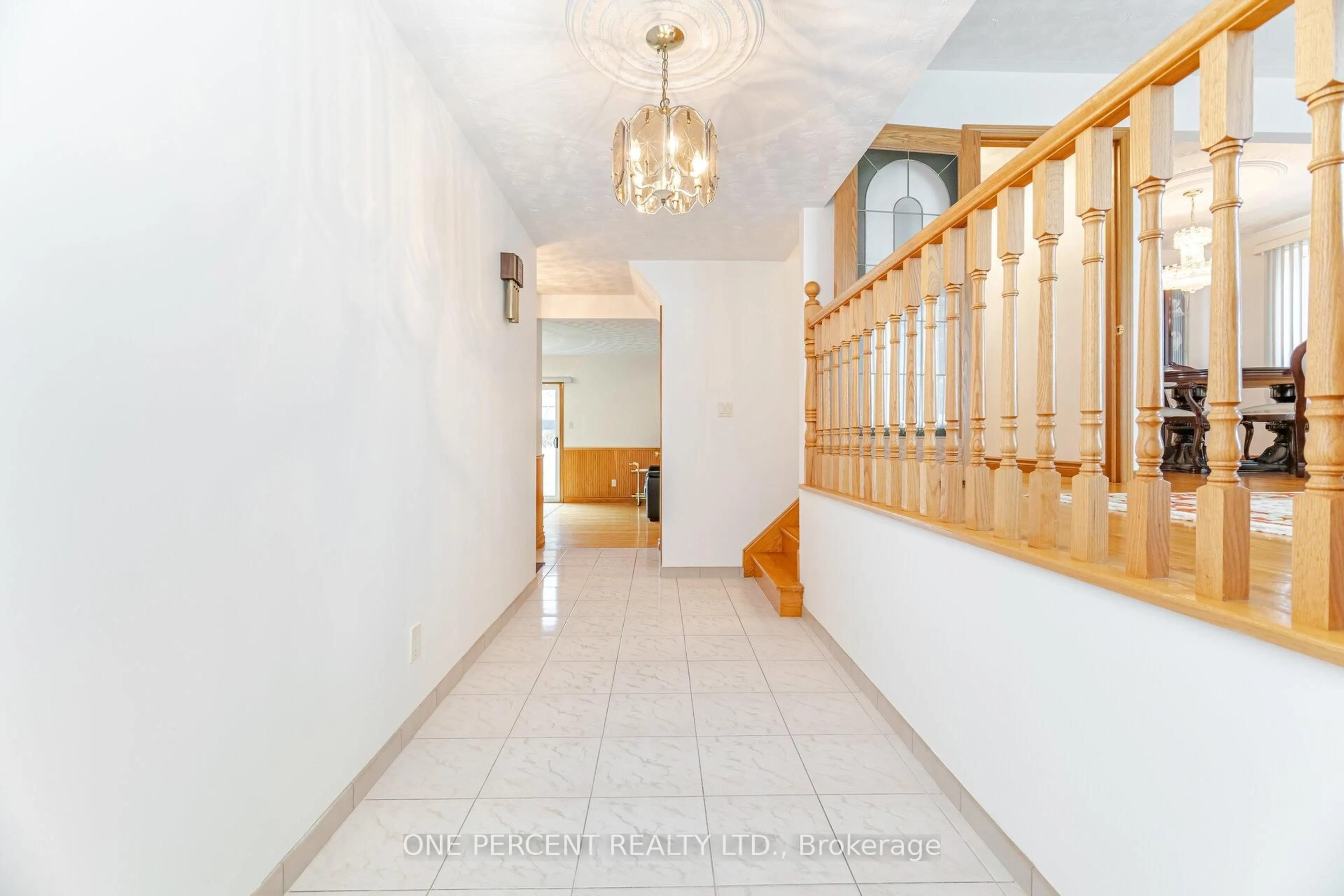 Indoor foyer for 93 OLD CHICOPEE Dr, Kitchener Ontario N2A 3R7