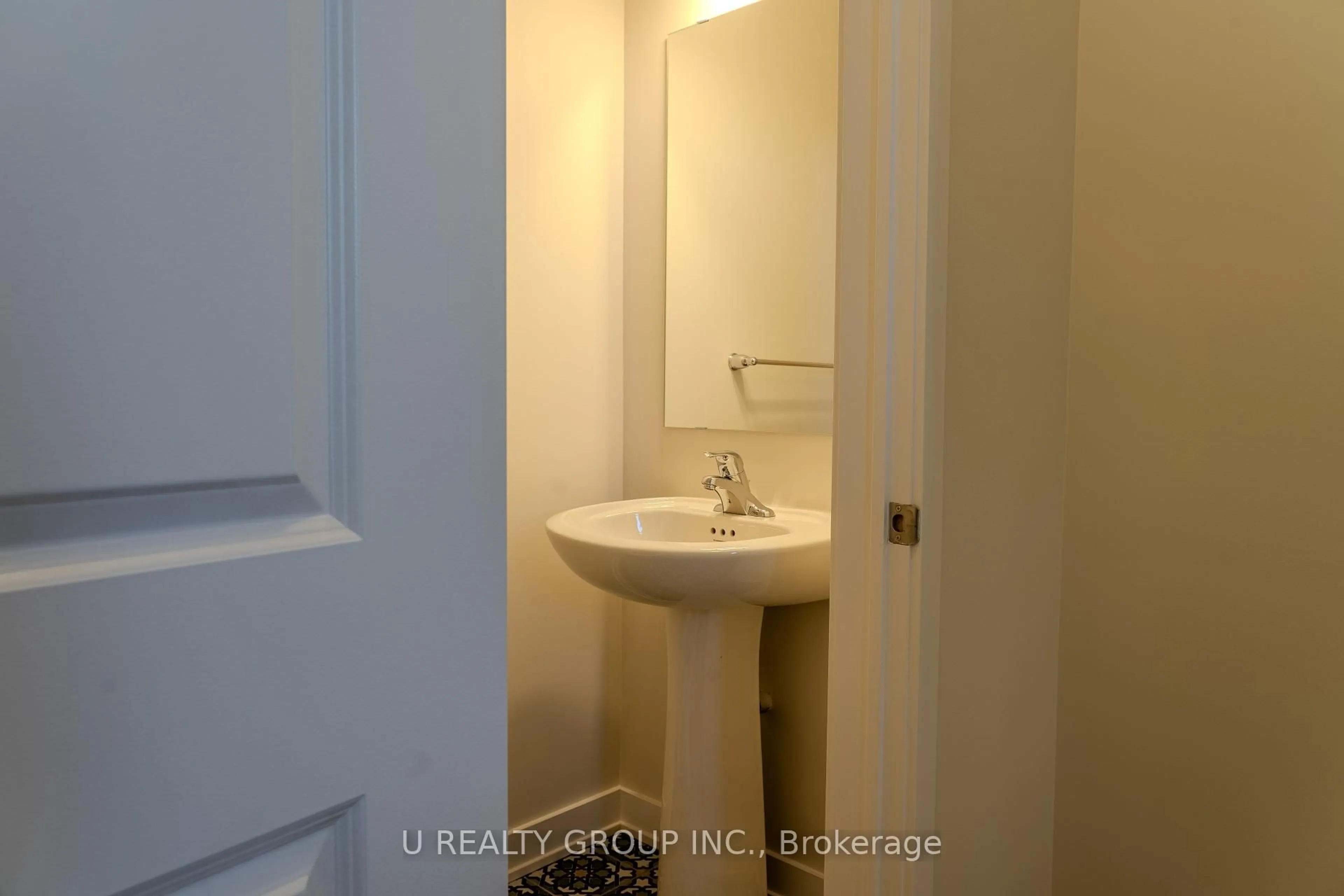 Standard bathroom, unknown for 1218 flycatcher Private, Ottawa Ontario K1X 0M7