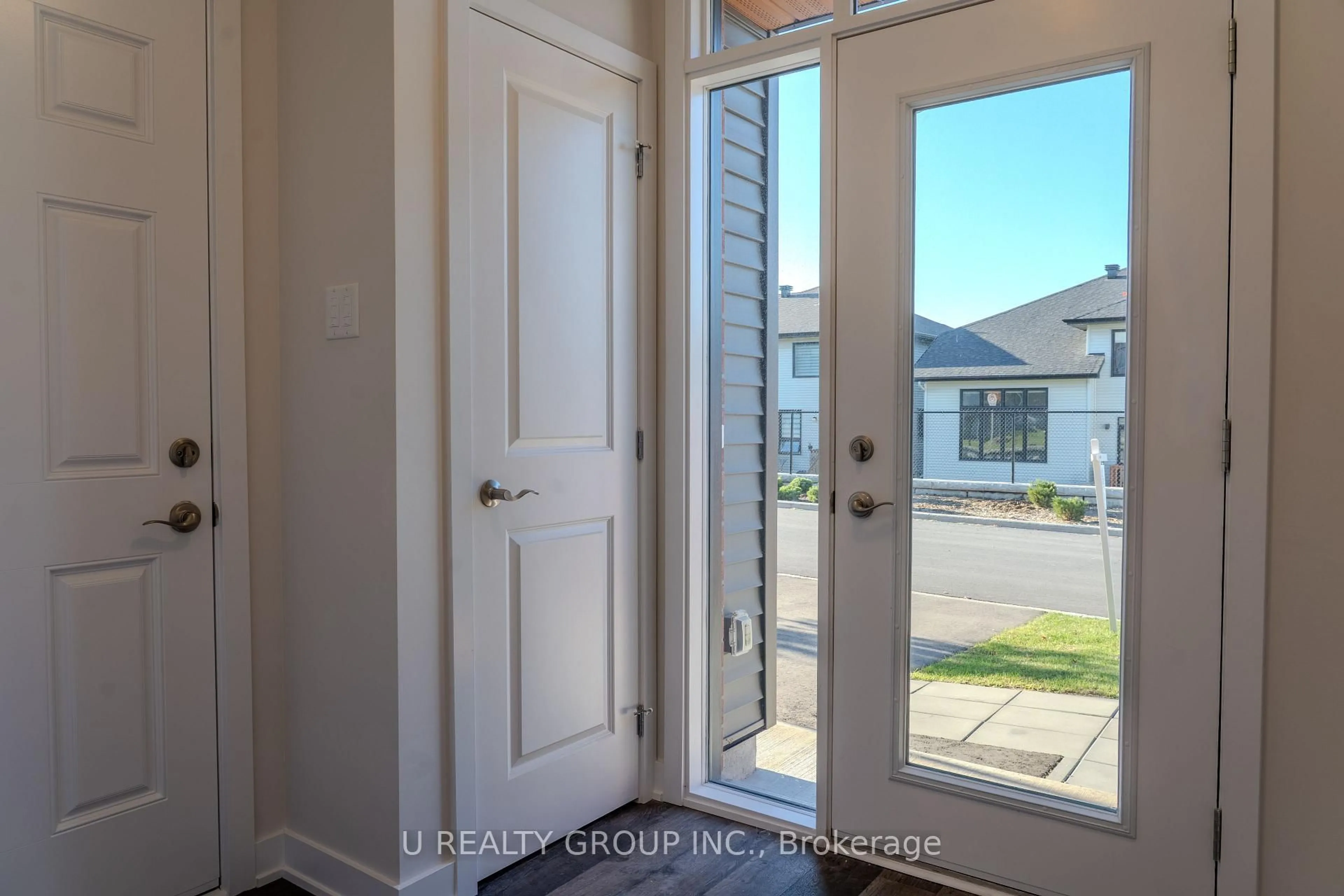 Indoor entryway for 1216 Flycatcher Private, Ottawa Ontario K1X 0M7