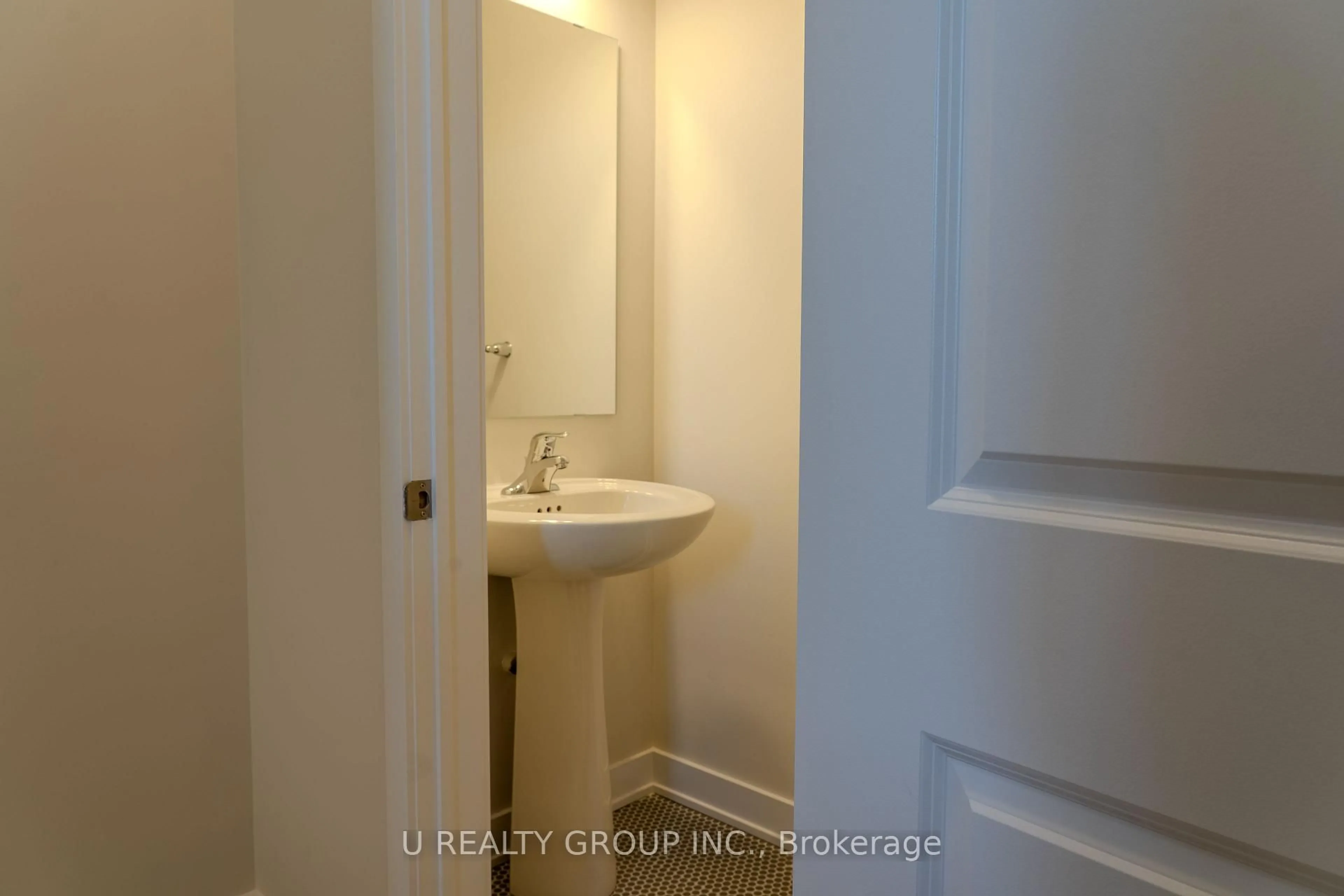 Standard bathroom, unknown for 1216 Flycatcher Private, Ottawa Ontario K1X 0M7