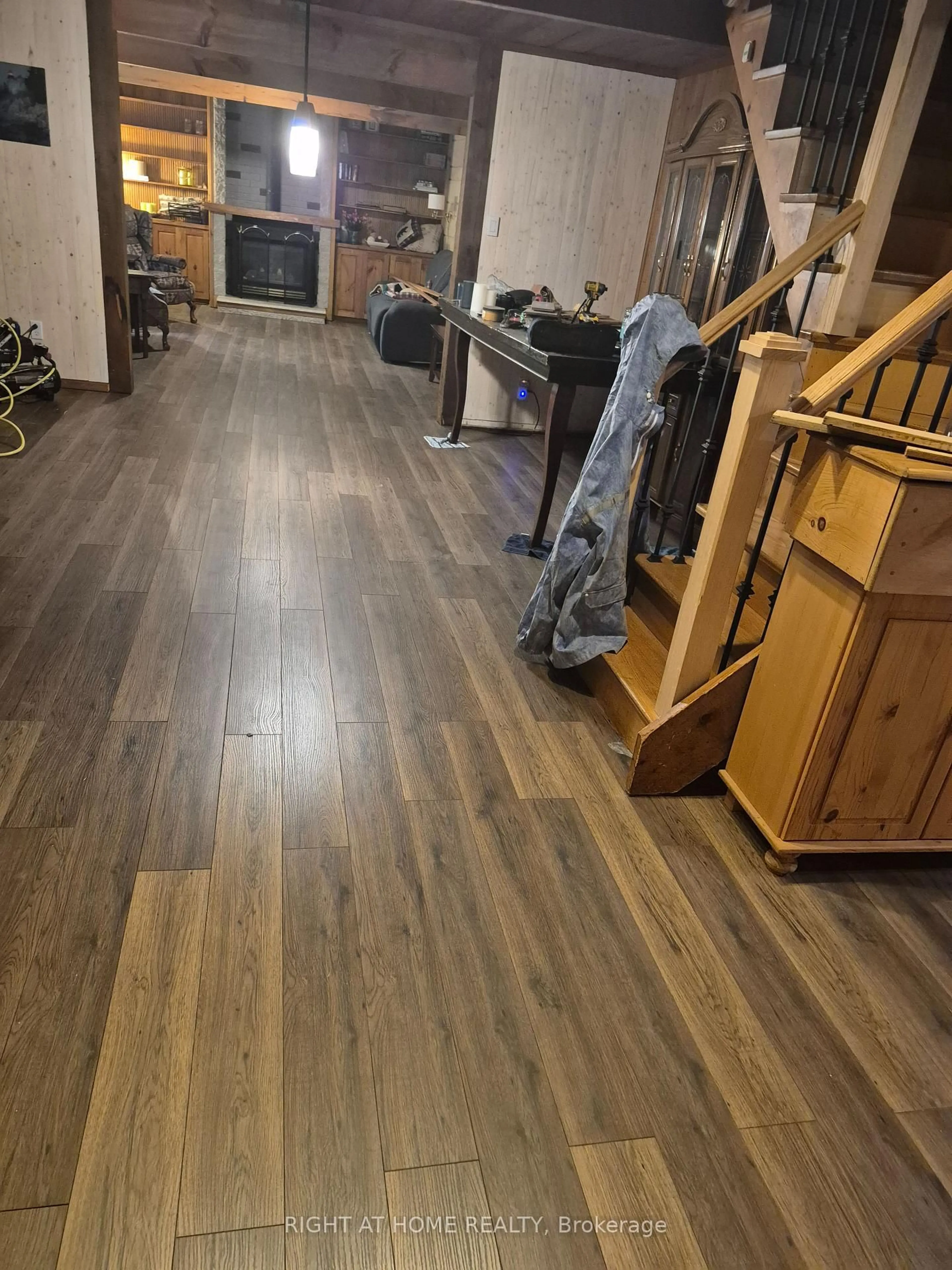 Indoor entryway for 1130 Towering Oaks Tr, Minden Hills Ontario K0M 2L1