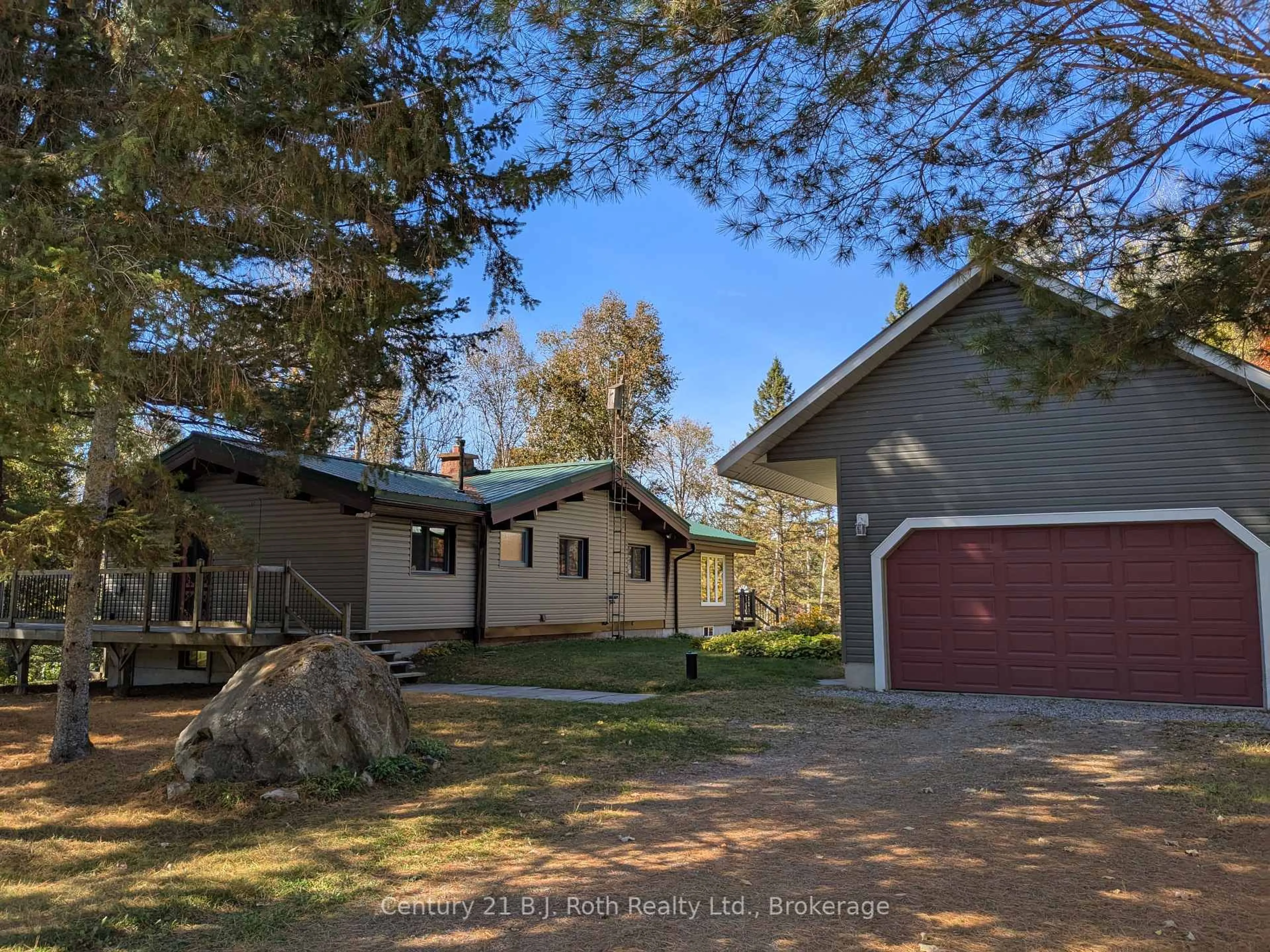 A pic from outside/outdoor area/front of a property/back of a property/a pic from drone, street for 71 Victoria St, Magnetawan Ontario P0A 1P0