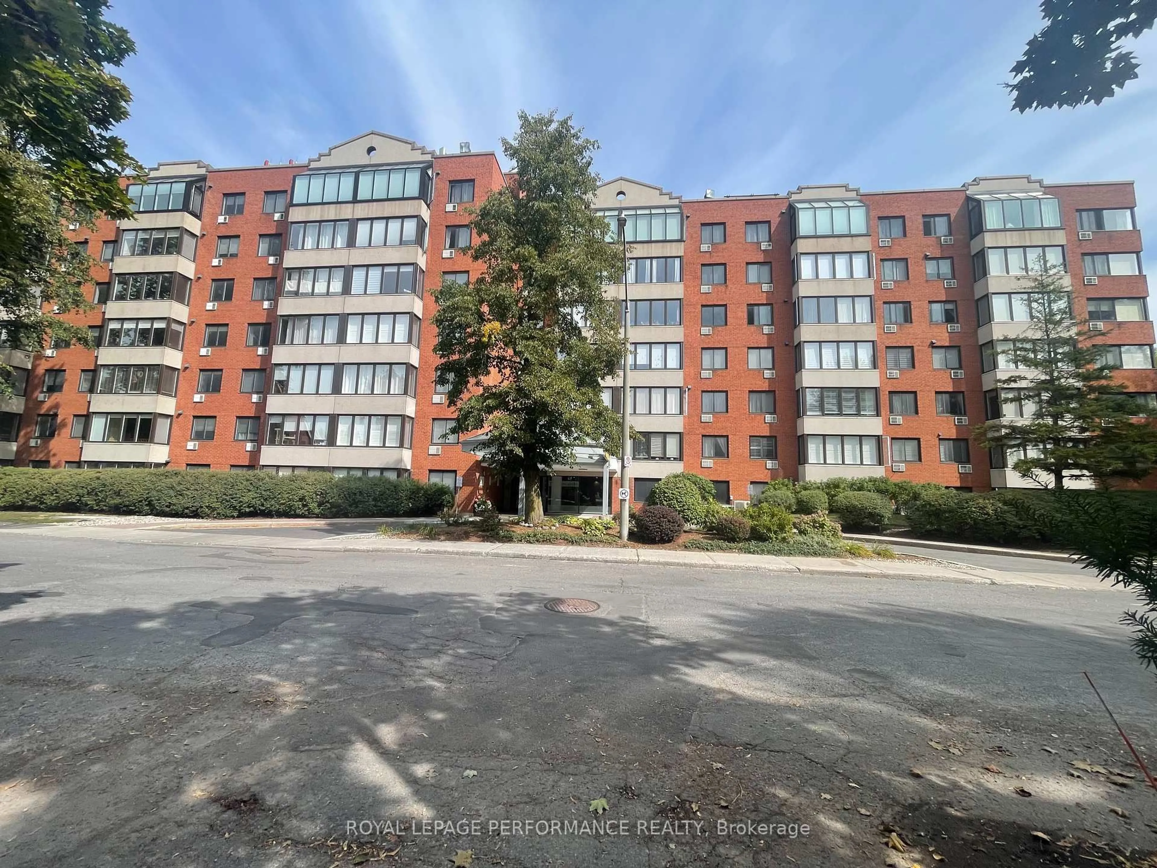 A pic from outside/outdoor area/front of a property/back of a property/a pic from drone, building for 225 Alvin Road Rd #507, Ottawa Ontario K1K 4H6
