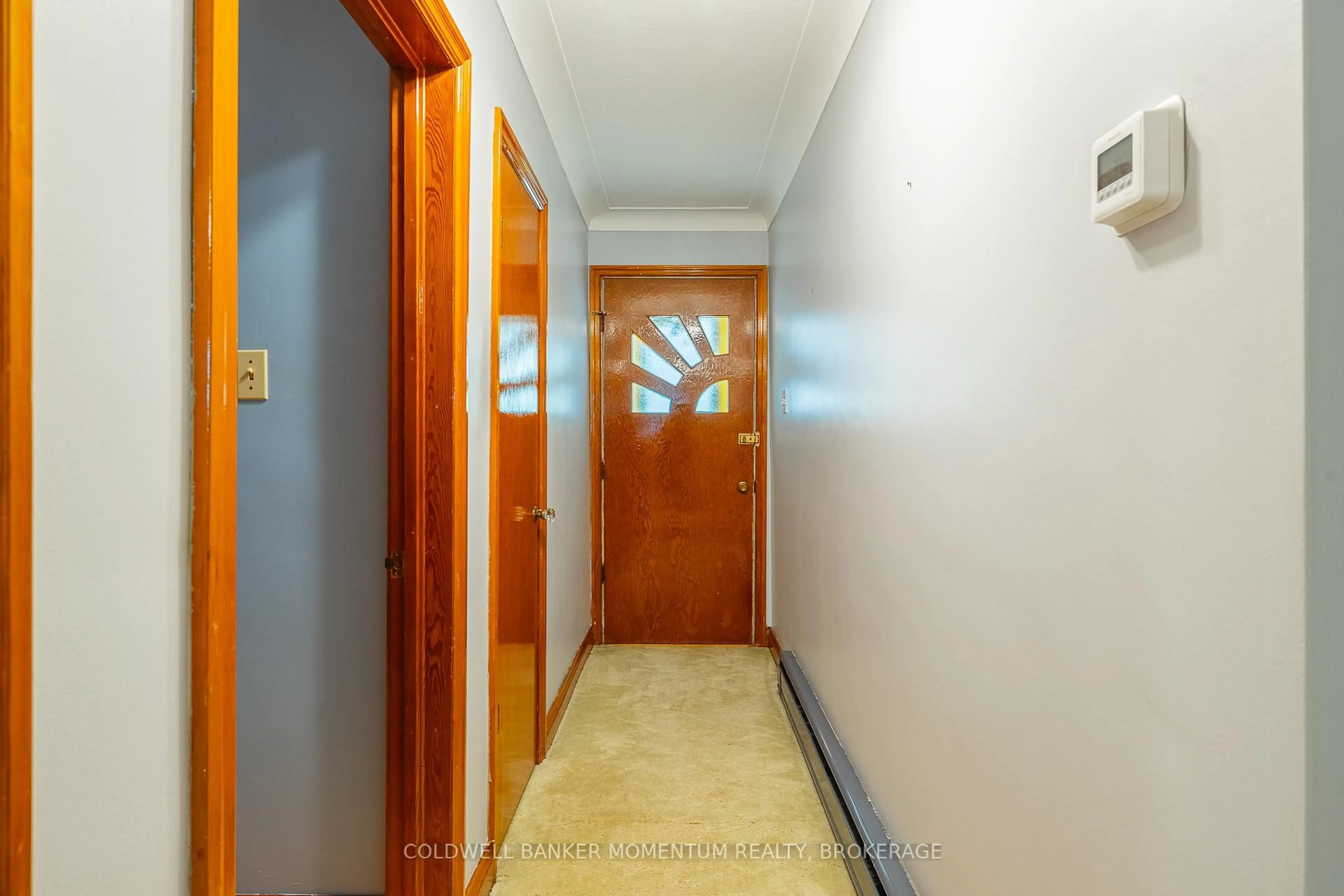 Indoor foyer for 9 McDonald Ave, Thorold Ontario L2V 3E3