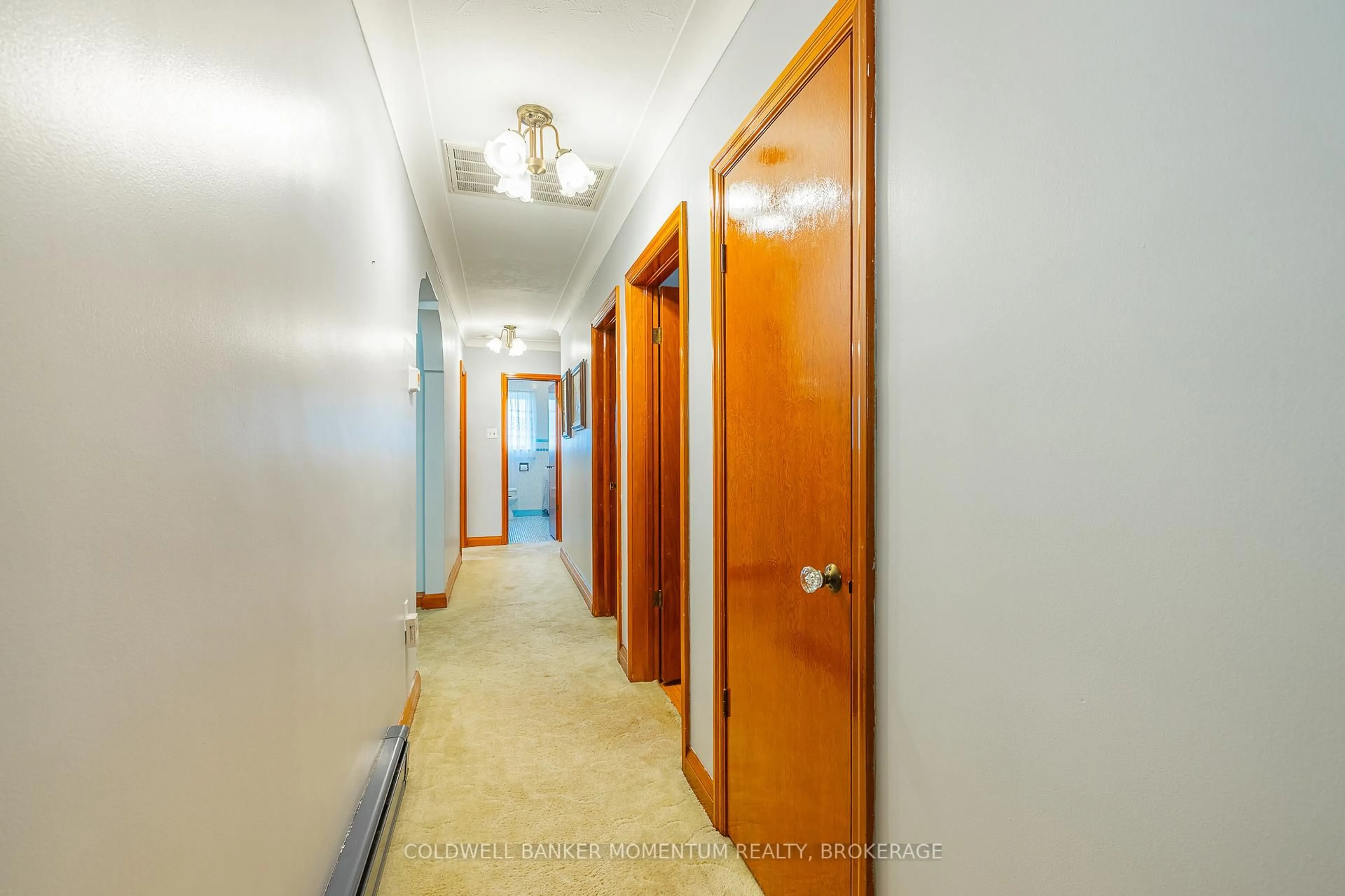 Indoor foyer for 9 McDonald Ave, Thorold Ontario L2V 3E3
