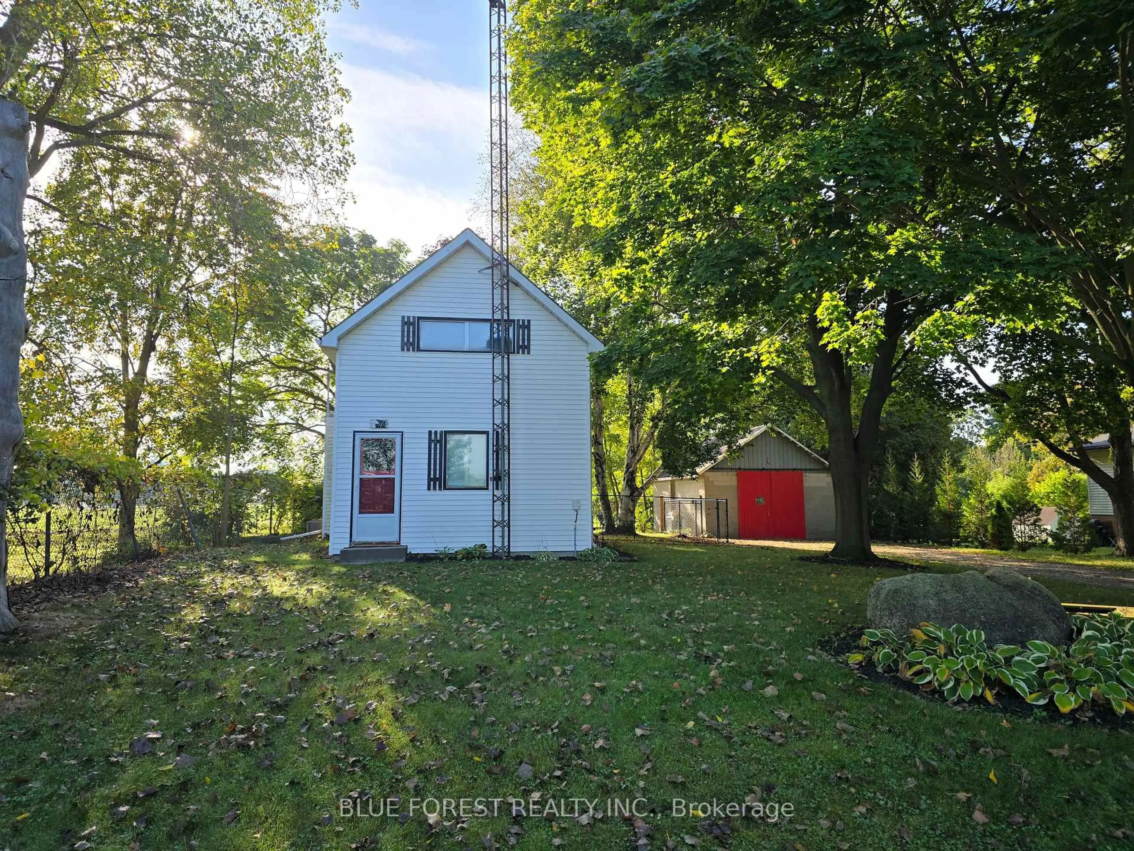 A pic from outside/outdoor area/front of a property/back of a property/a pic from drone, building for 138 Centre Ctre, West Elgin Ontario N0L 2C0