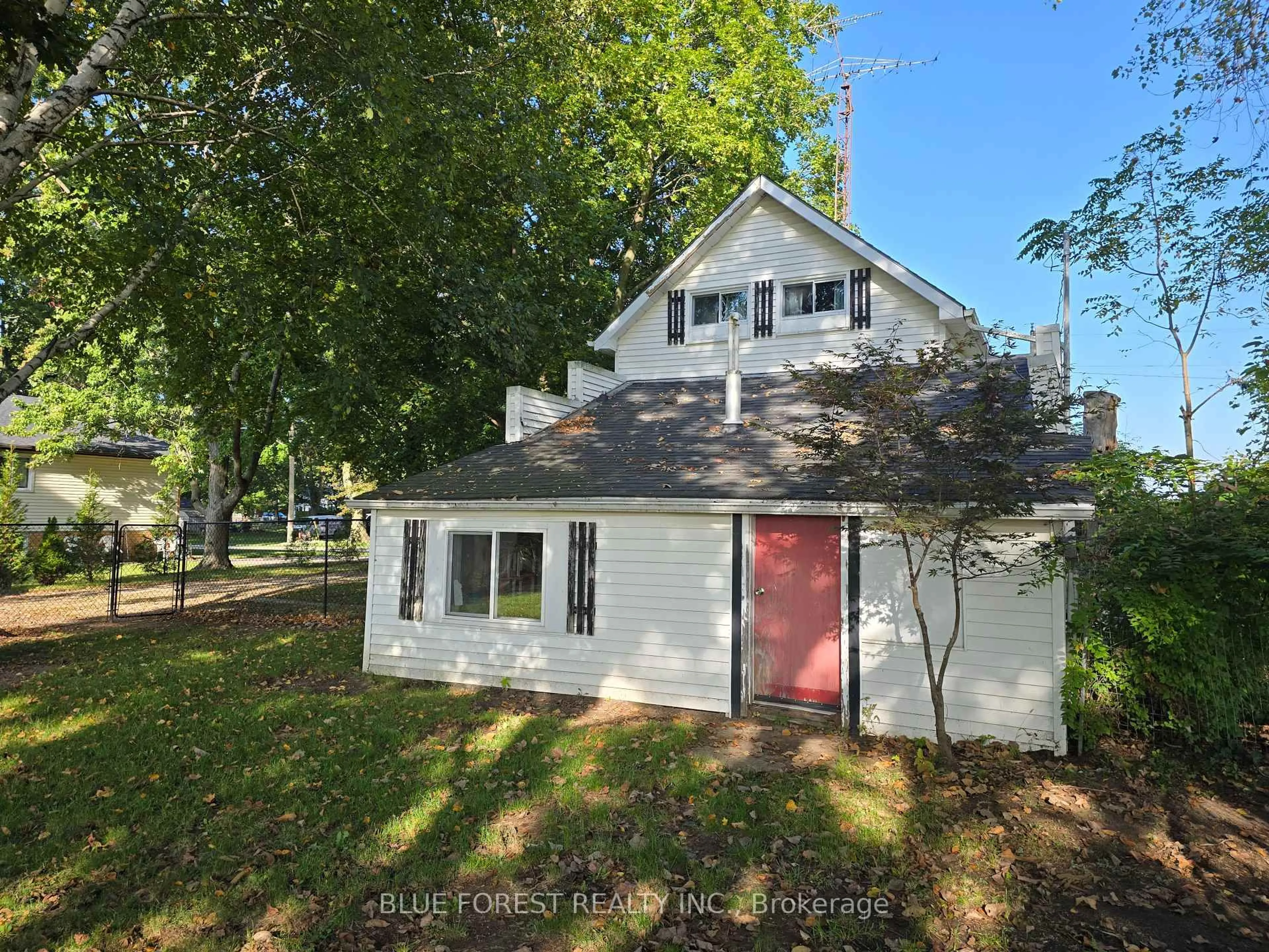 A pic from outside/outdoor area/front of a property/back of a property/a pic from drone, street for 138 Centre Ctre, West Elgin Ontario N0L 2C0