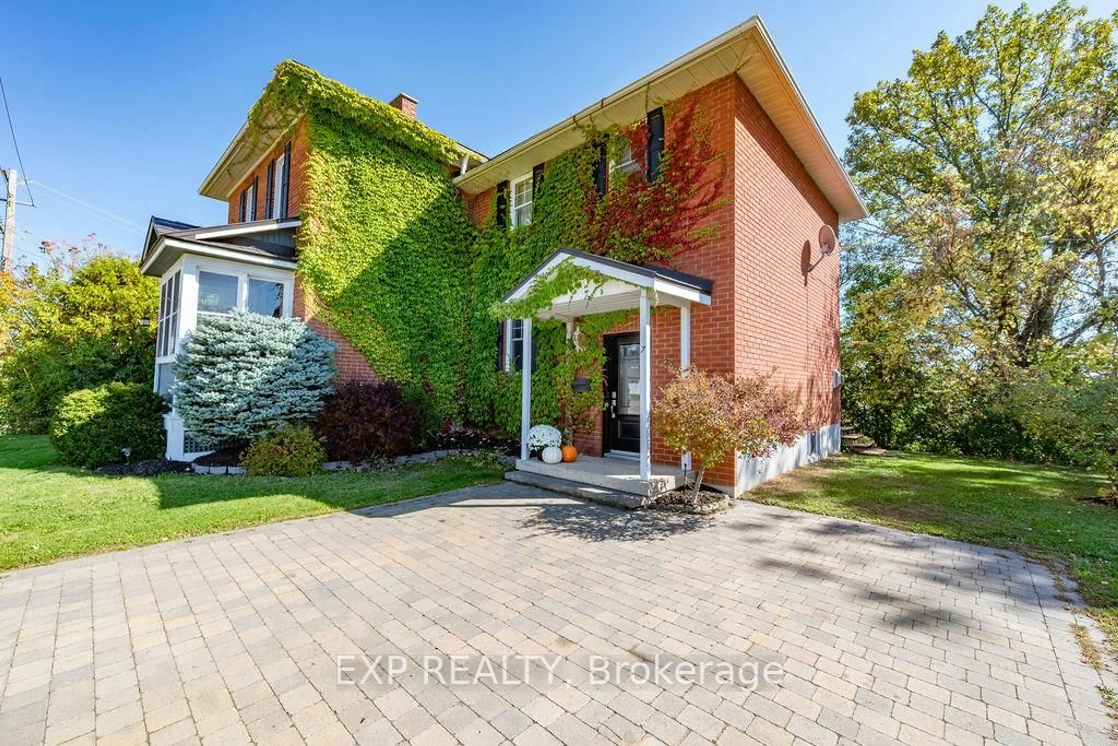 Home with brick exterior material, street for 7 Hincks Ave, Renfrew Ontario K7V 3S5