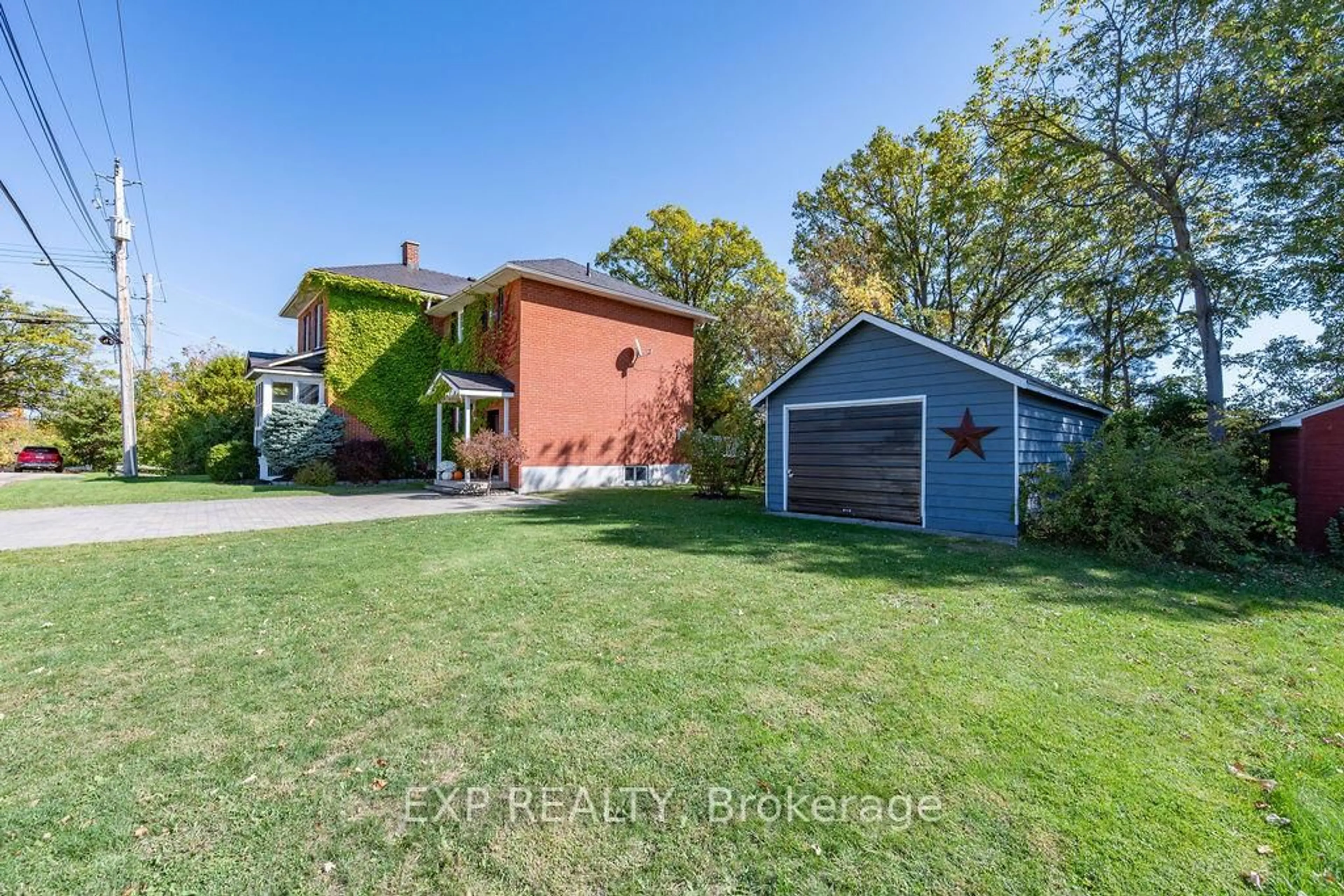 A pic from outside/outdoor area/front of a property/back of a property/a pic from drone, street for 7 Hincks Ave, Renfrew Ontario K7V 3S5