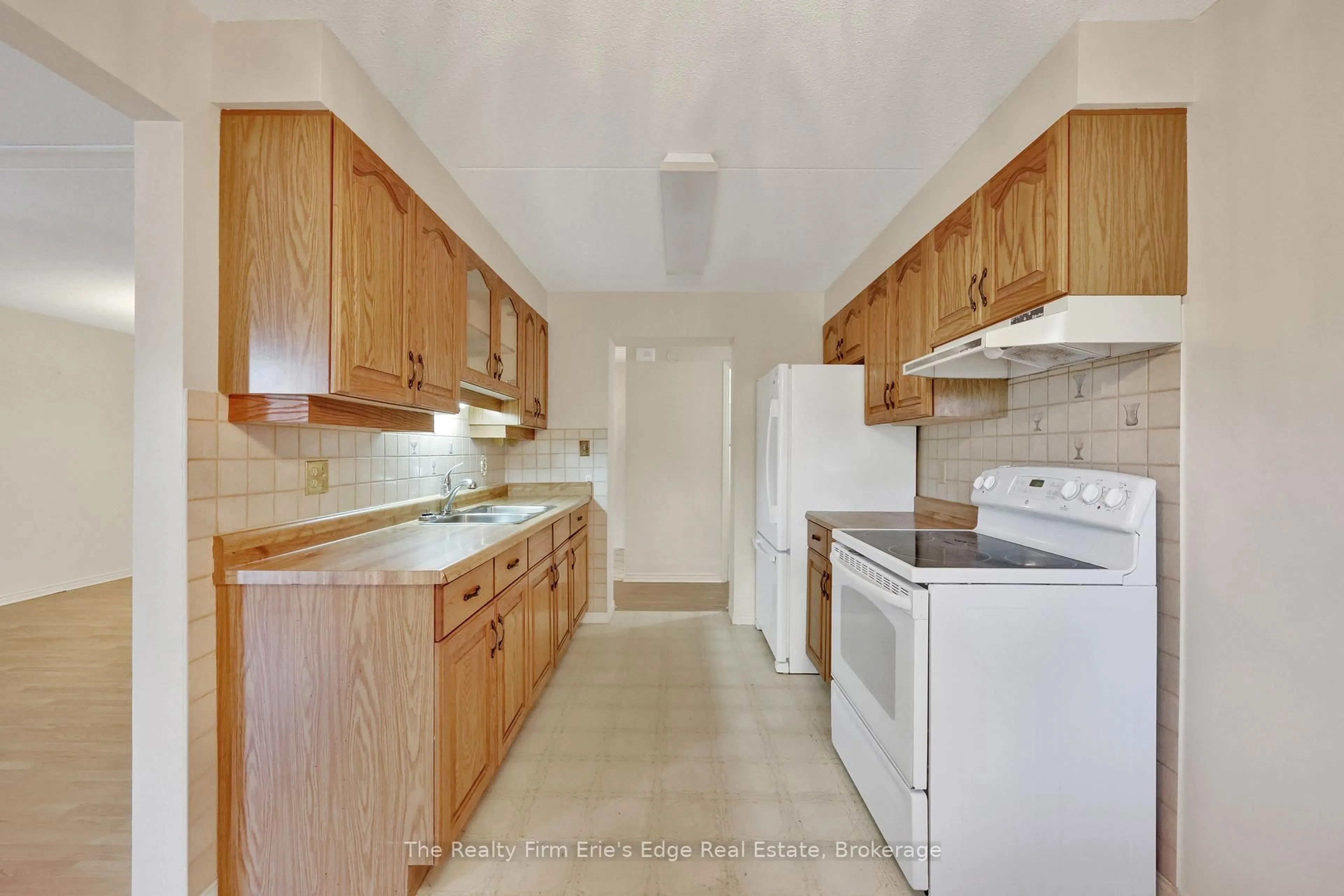 Standard kitchen, ceramic/tile floor for 75 Bridge St #206, Tillsonburg Ontario N4G 1T1