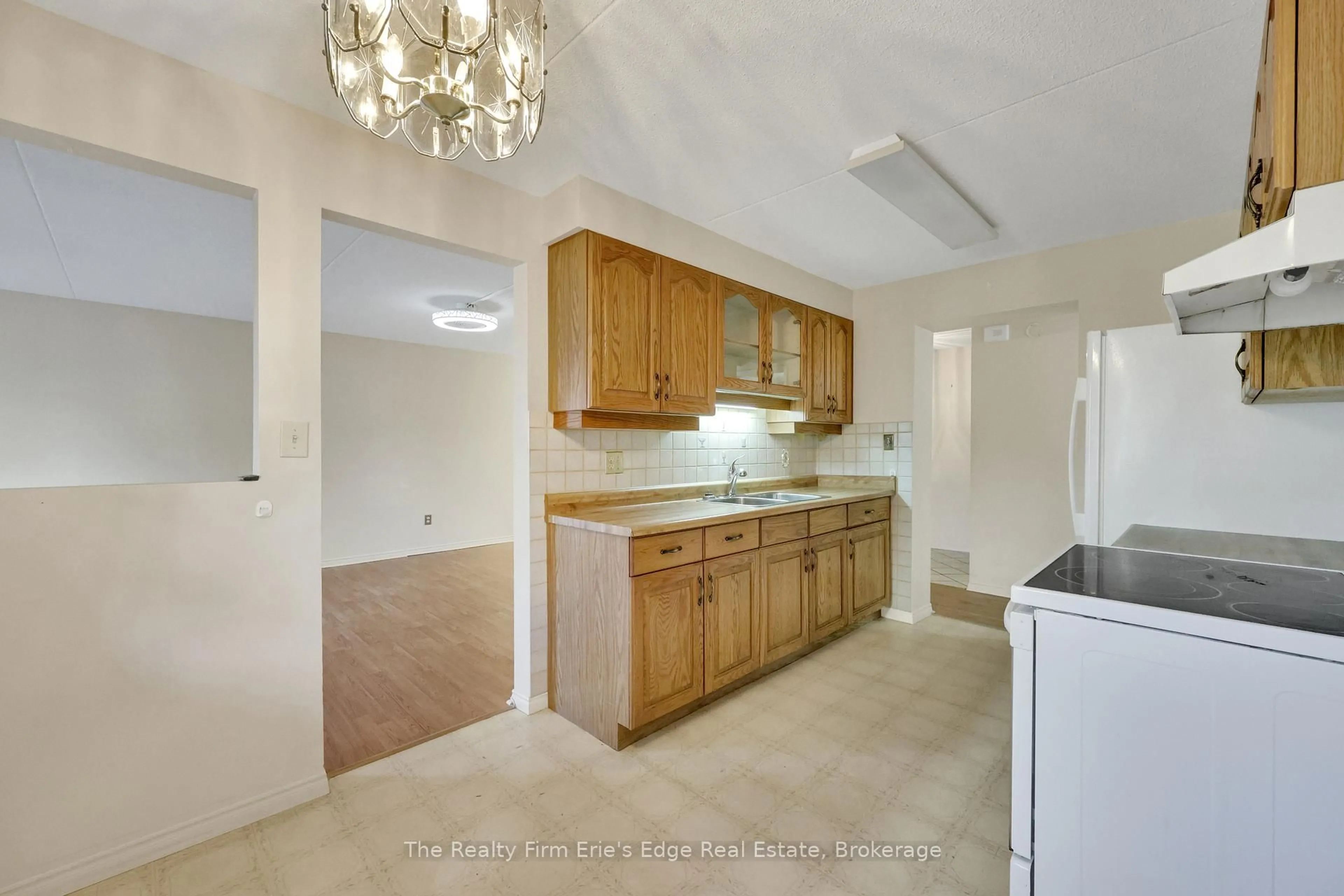 Standard kitchen, unknown for 75 Bridge St #206, Tillsonburg Ontario N4G 1T1