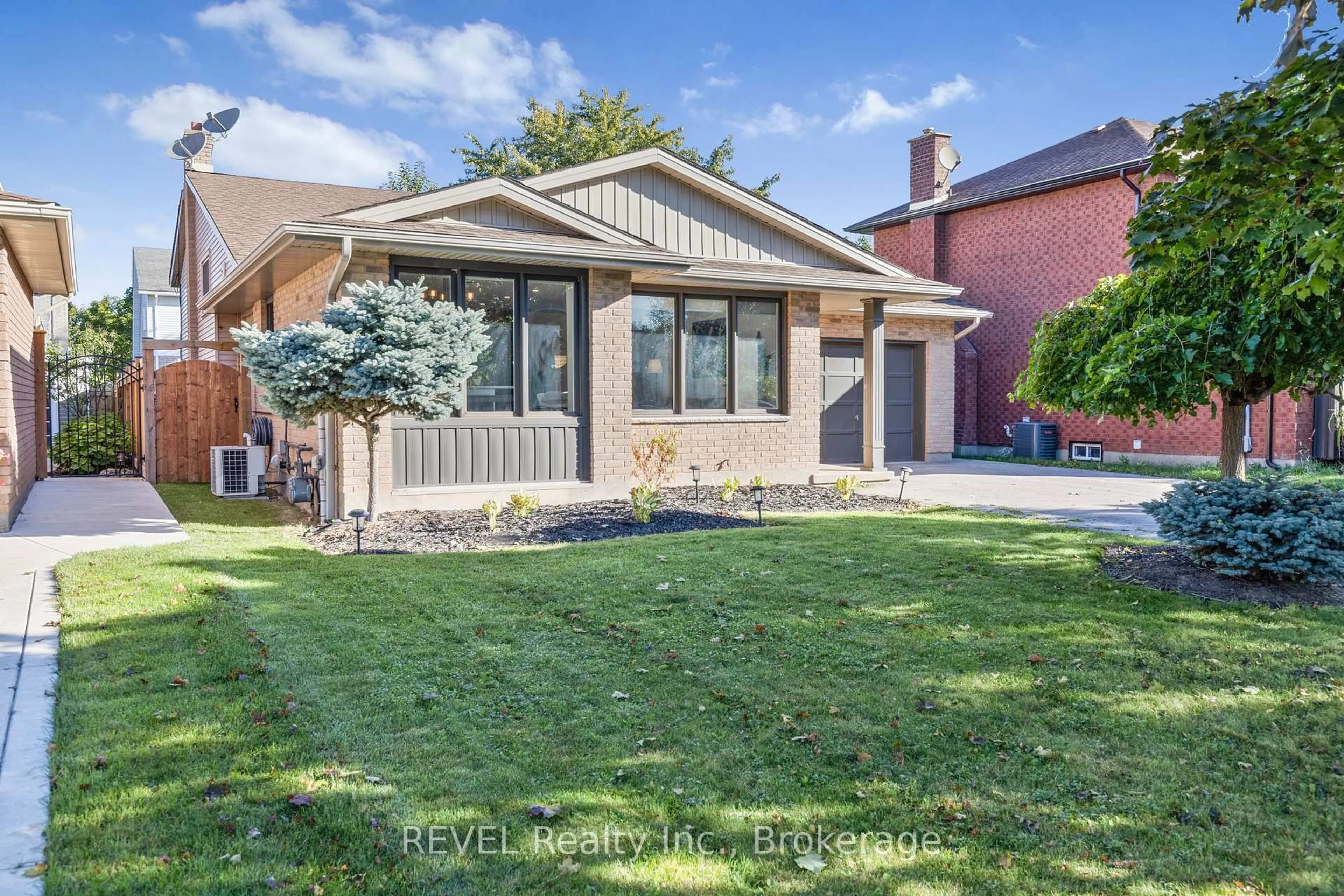 Home with brick exterior material, street for 7 Bascary Cres, St. Catharines Ontario L2S 3M6