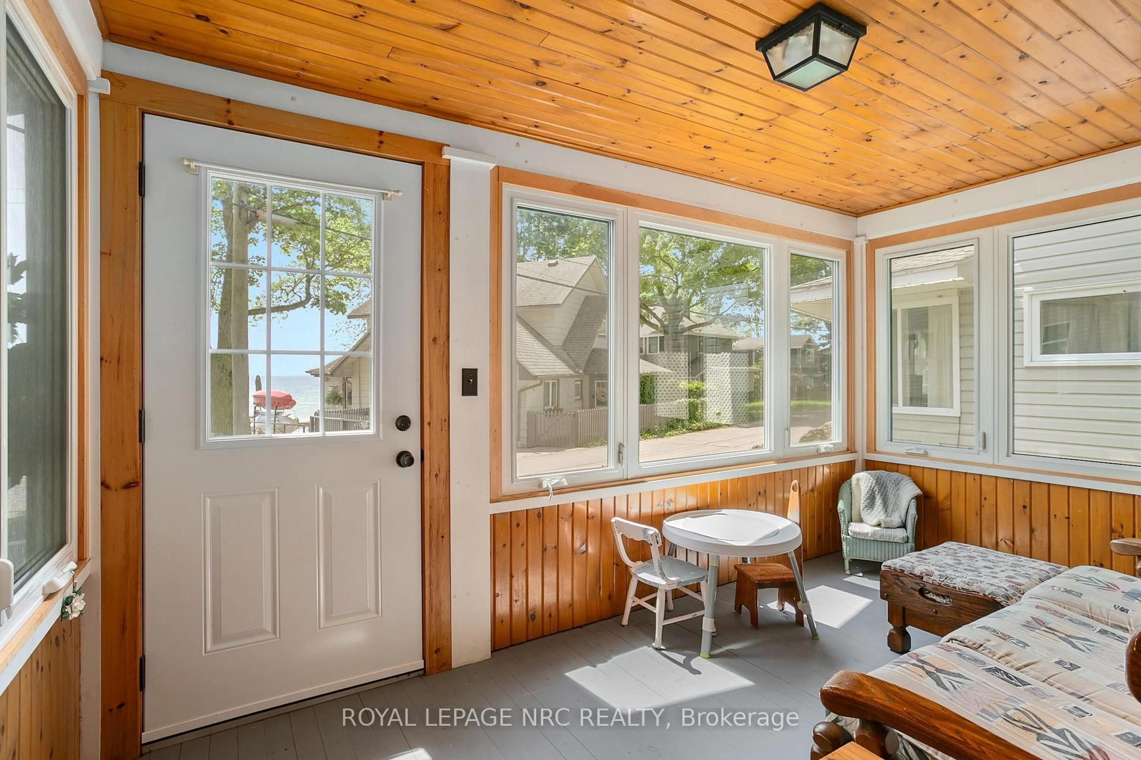 Indoor entryway for 3786 Terrace Lane, Fort Erie Ontario L0S 1B0