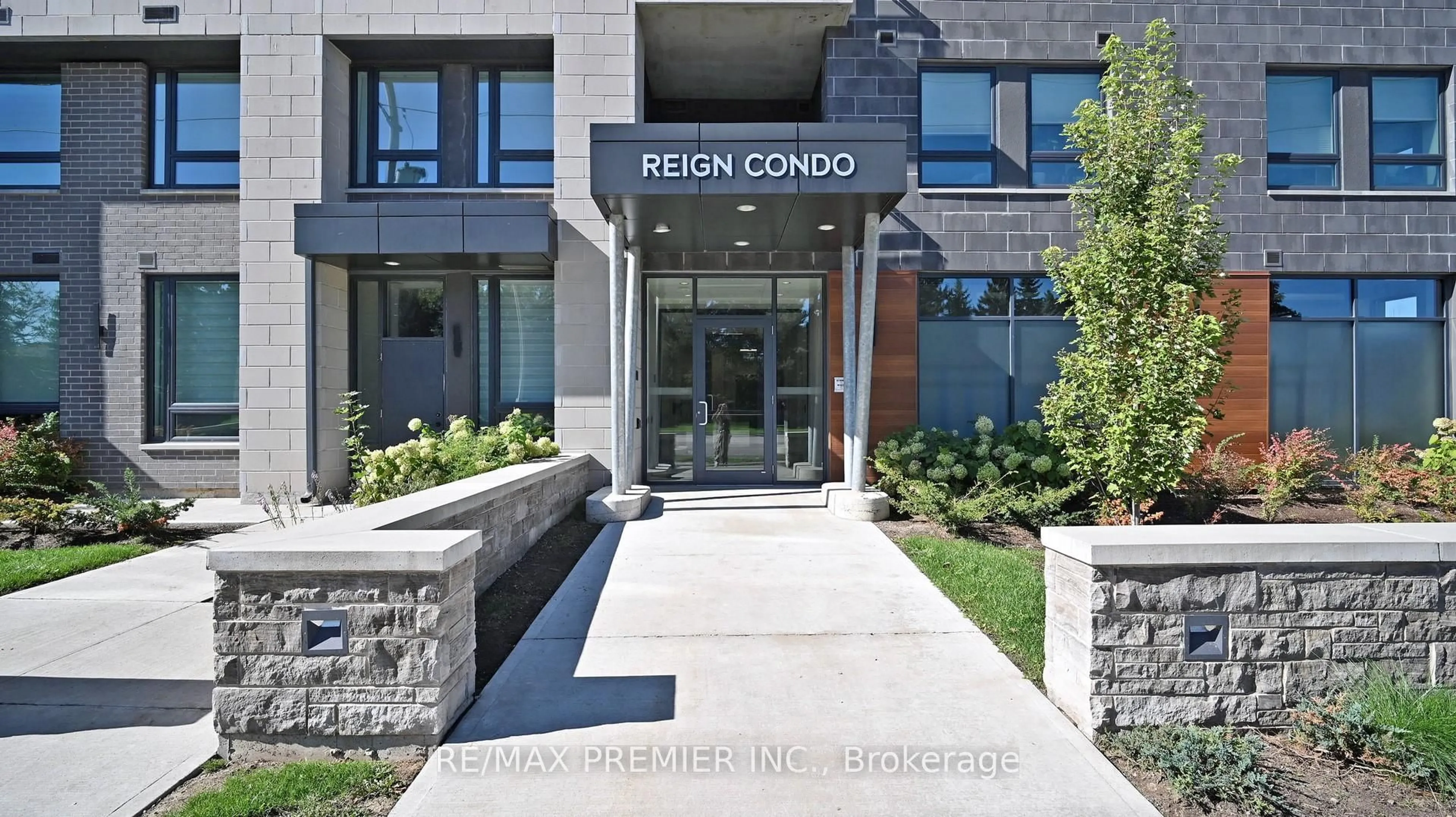 Indoor foyer for 26 Lowes Rd #511, Guelph Ontario N1G 4X2