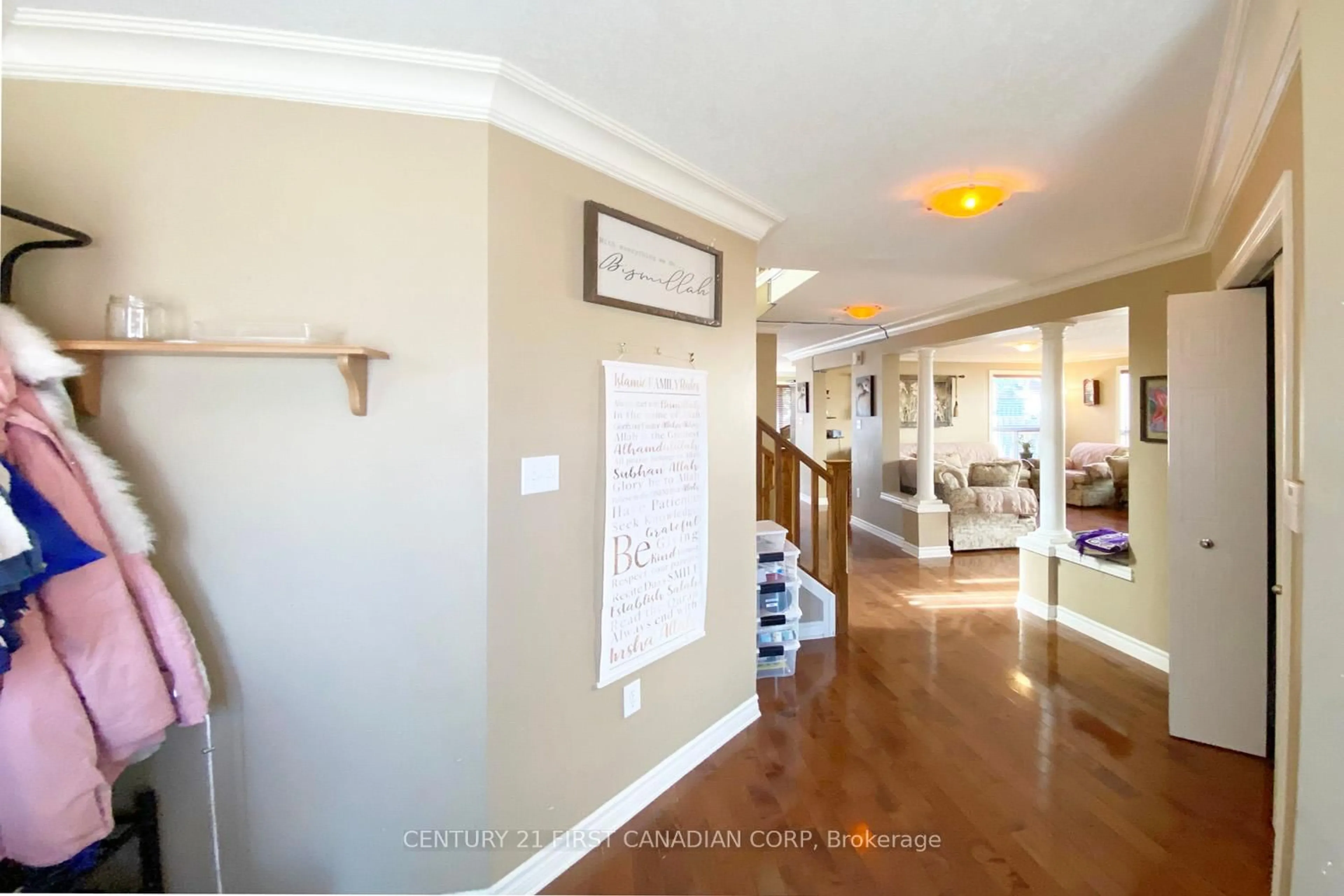 Indoor entryway for 823 OAKCROSSING Rd, London North Ontario N6H 0A4
