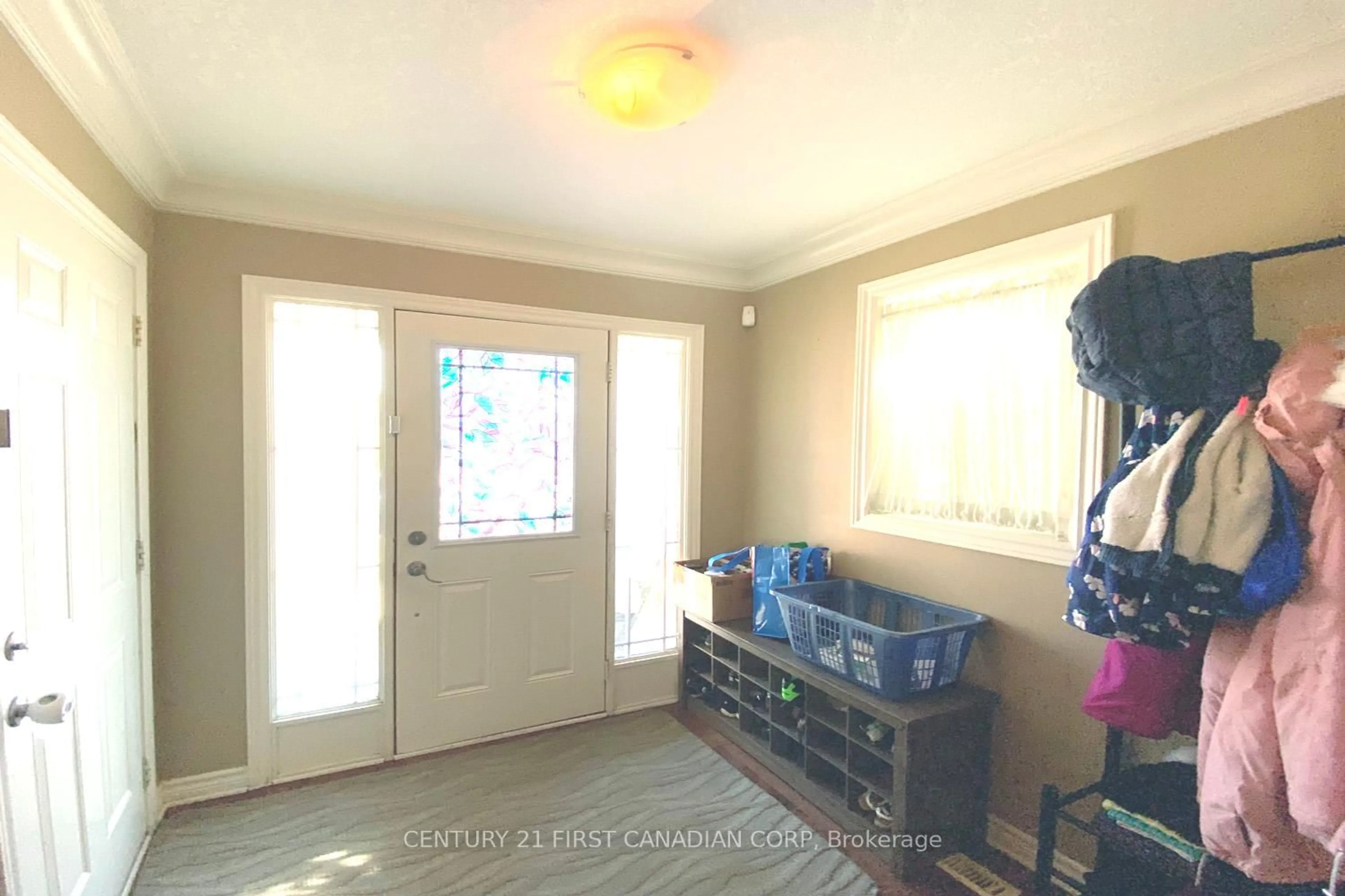 Indoor entryway for 823 OAKCROSSING Rd, London North Ontario N6H 0A4