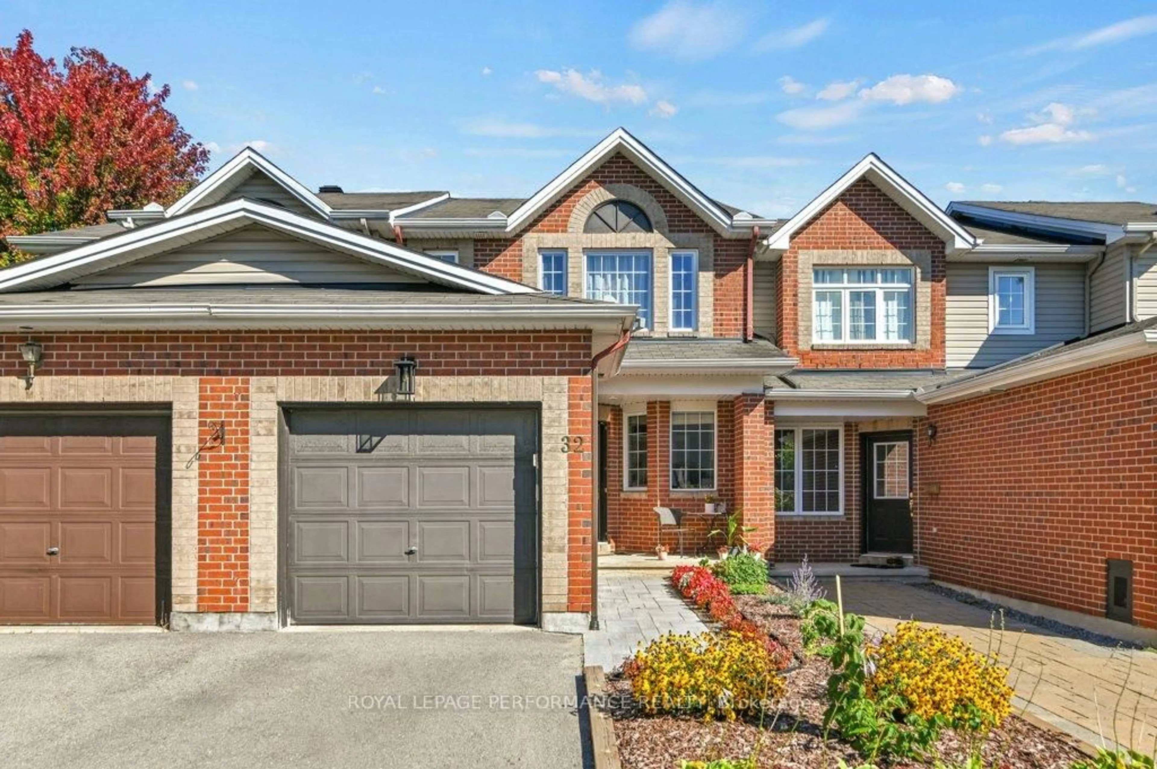 Home with brick exterior material, street for 32 Cargrove Private, Ottawa Ontario K1K 4Y6