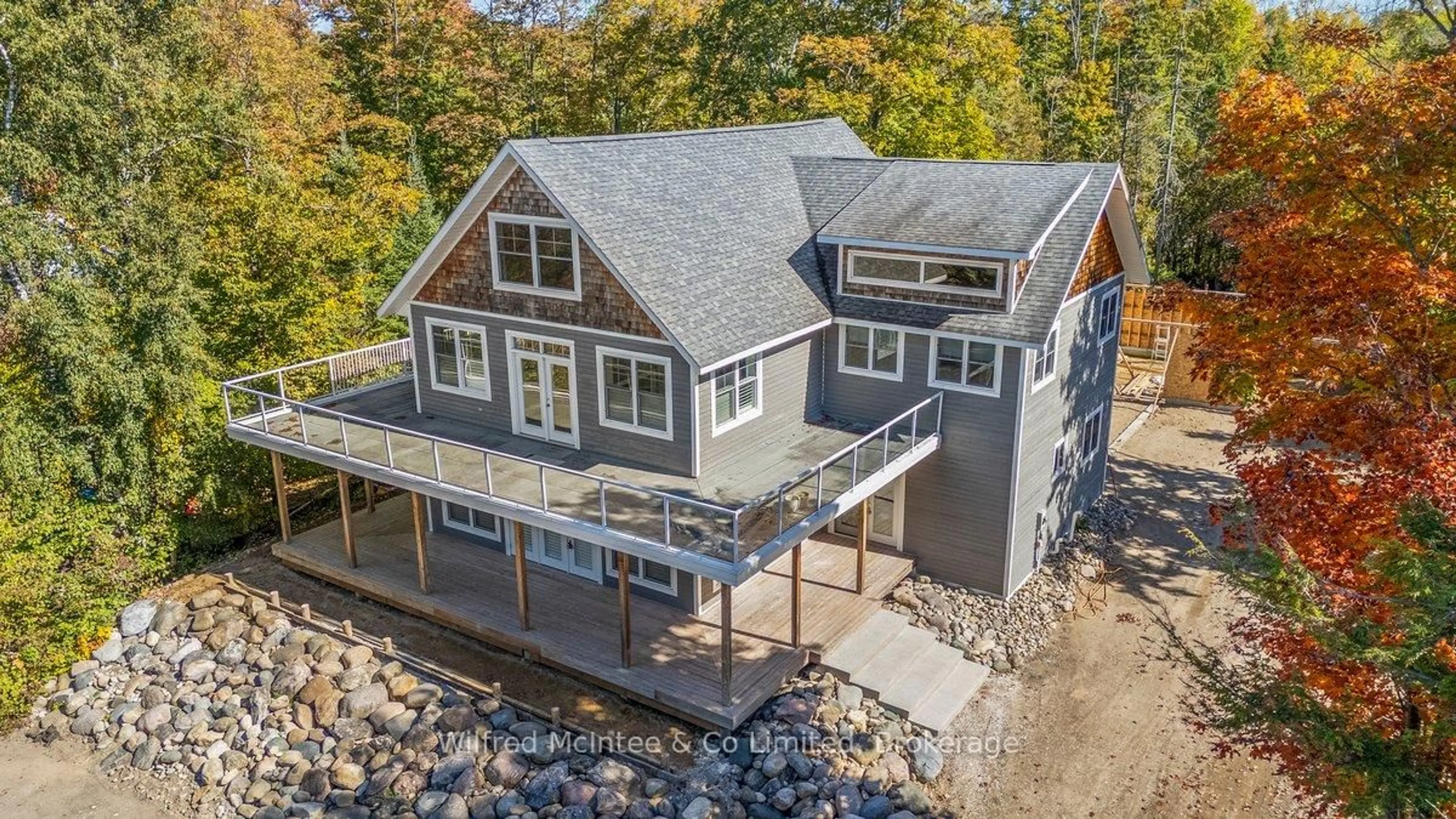 A pic from outside/outdoor area/front of a property/back of a property/a pic from drone, building for 545 Eckford Ave, Saugeen Shores Ontario N0H 2L0