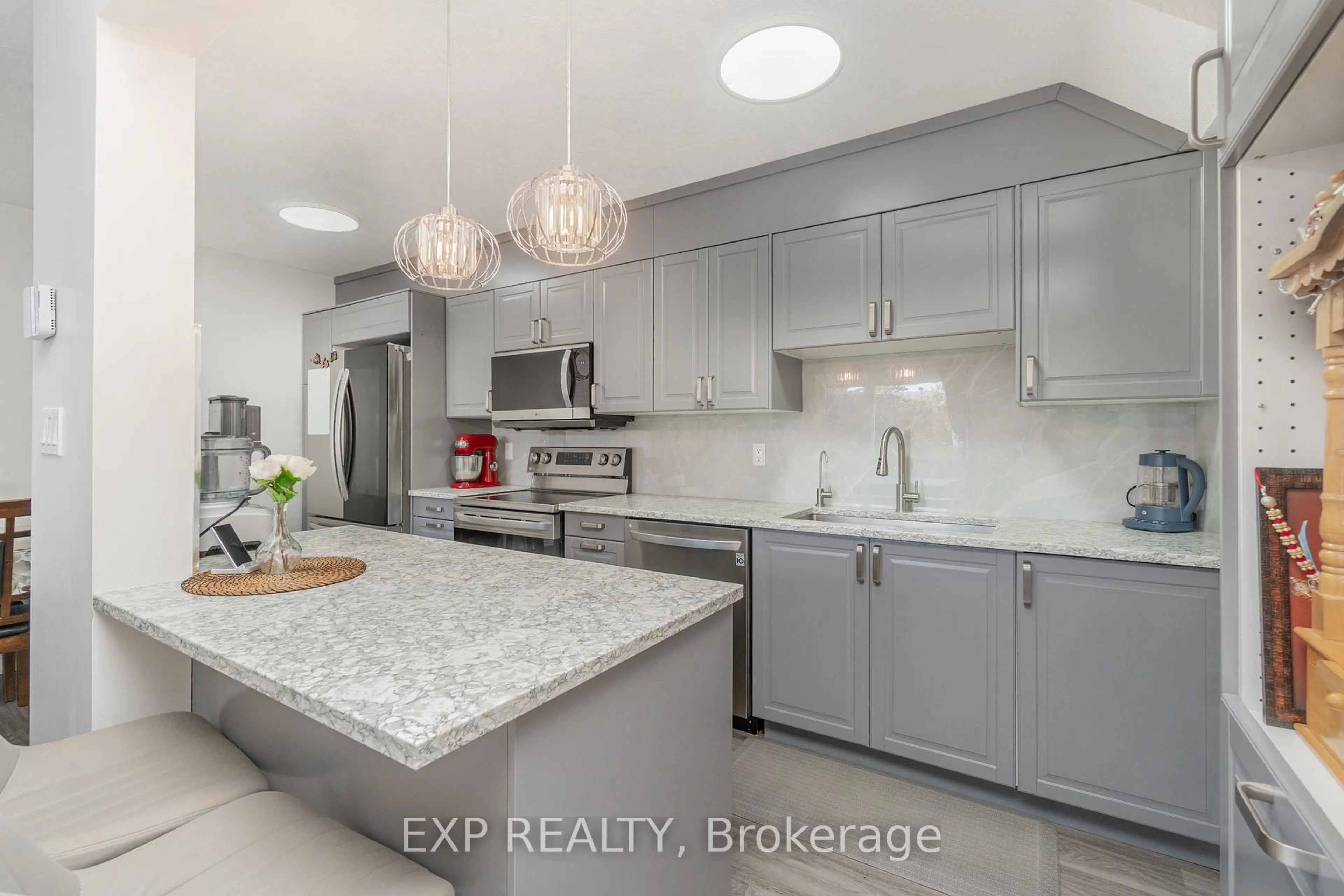 Open concept kitchen, ceramic/tile floor for 2640 Draper Ave #18, Ottawa Ontario K2H 7A1