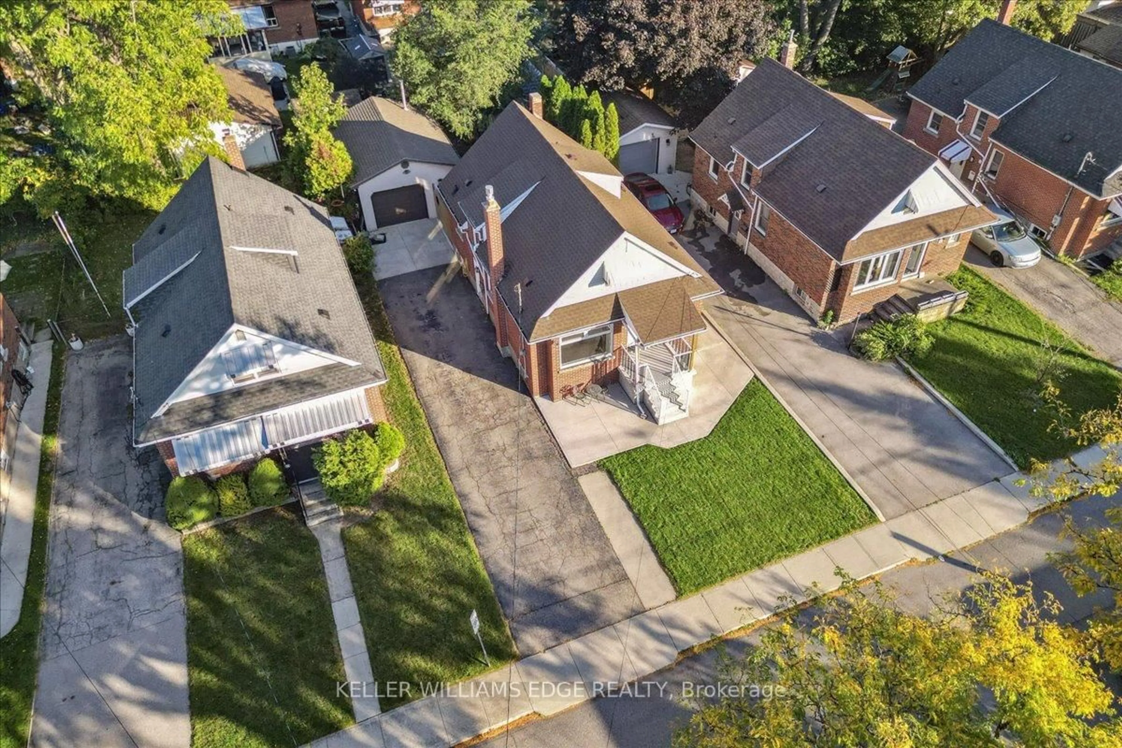 A pic from outside/outdoor area/front of a property/back of a property/a pic from drone, street for 29 East 34th St, Hamilton Ontario L8V 3W2
